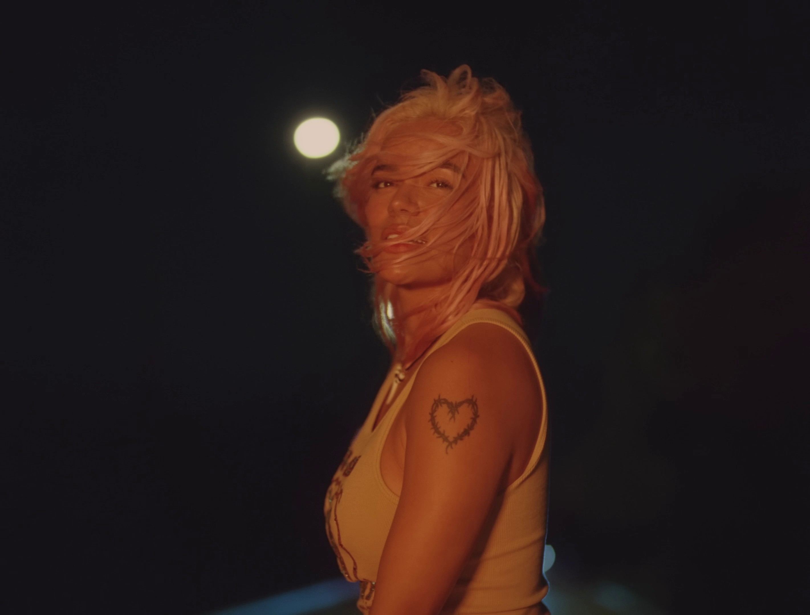 CONTIGO (2024) —  shot,  lighting