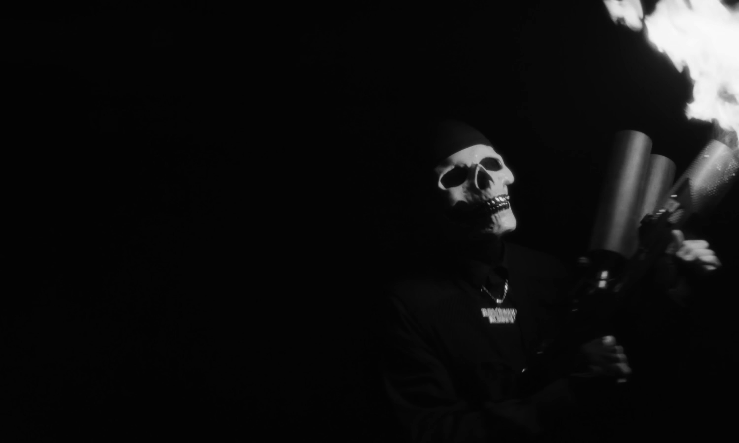 Extendo  (2023) —  shot,  lighting