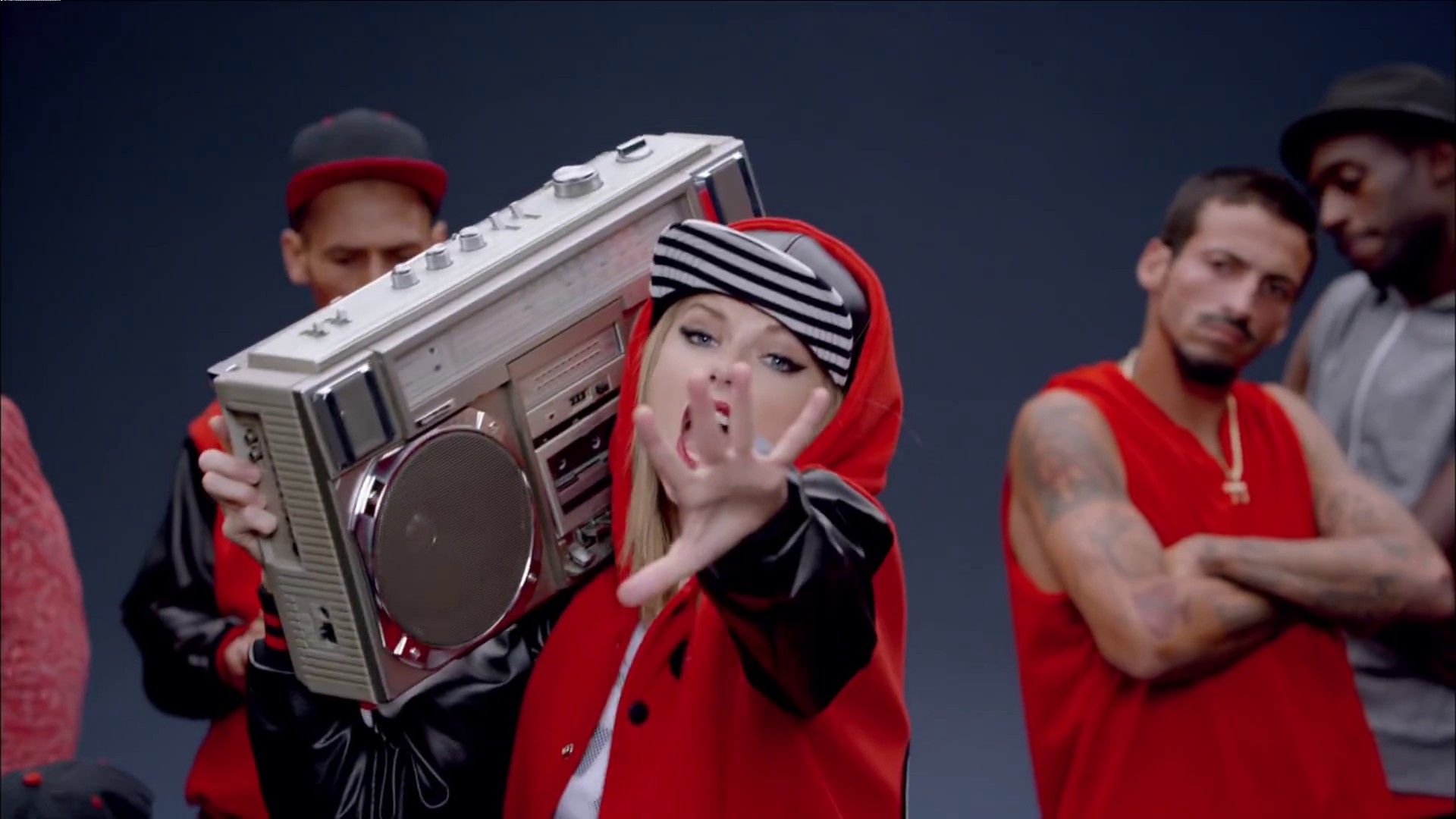 Shake it off (2018) —  shot,  lighting