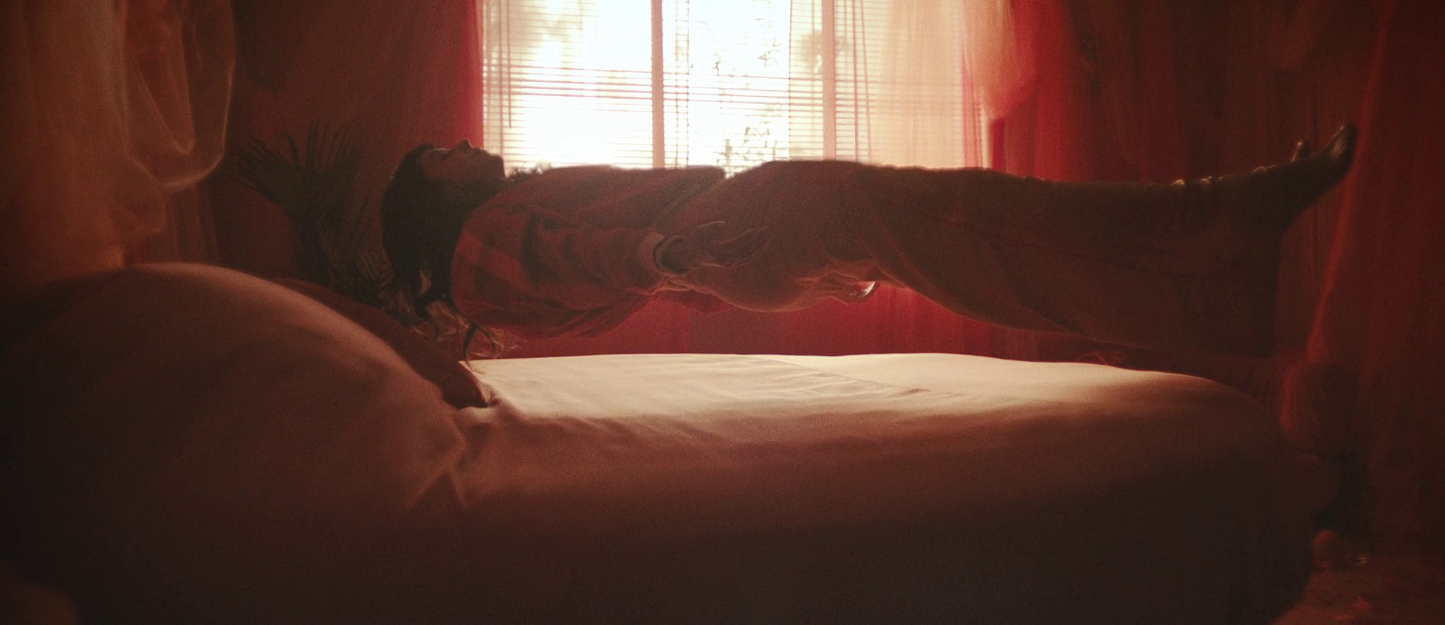 Polly pocket (2019) —  shot,  lighting