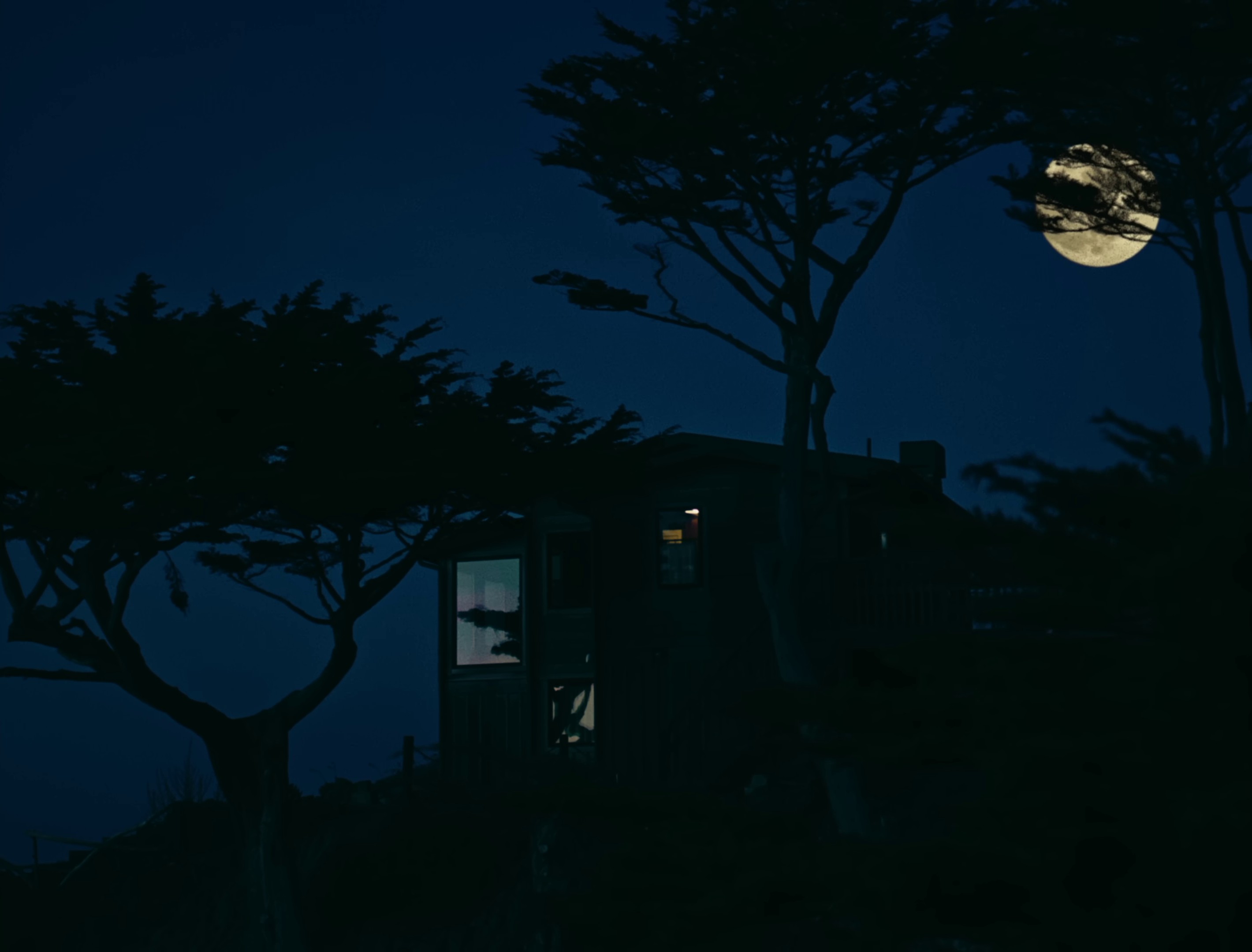 Bad radio  (2022) —  shot,  lighting