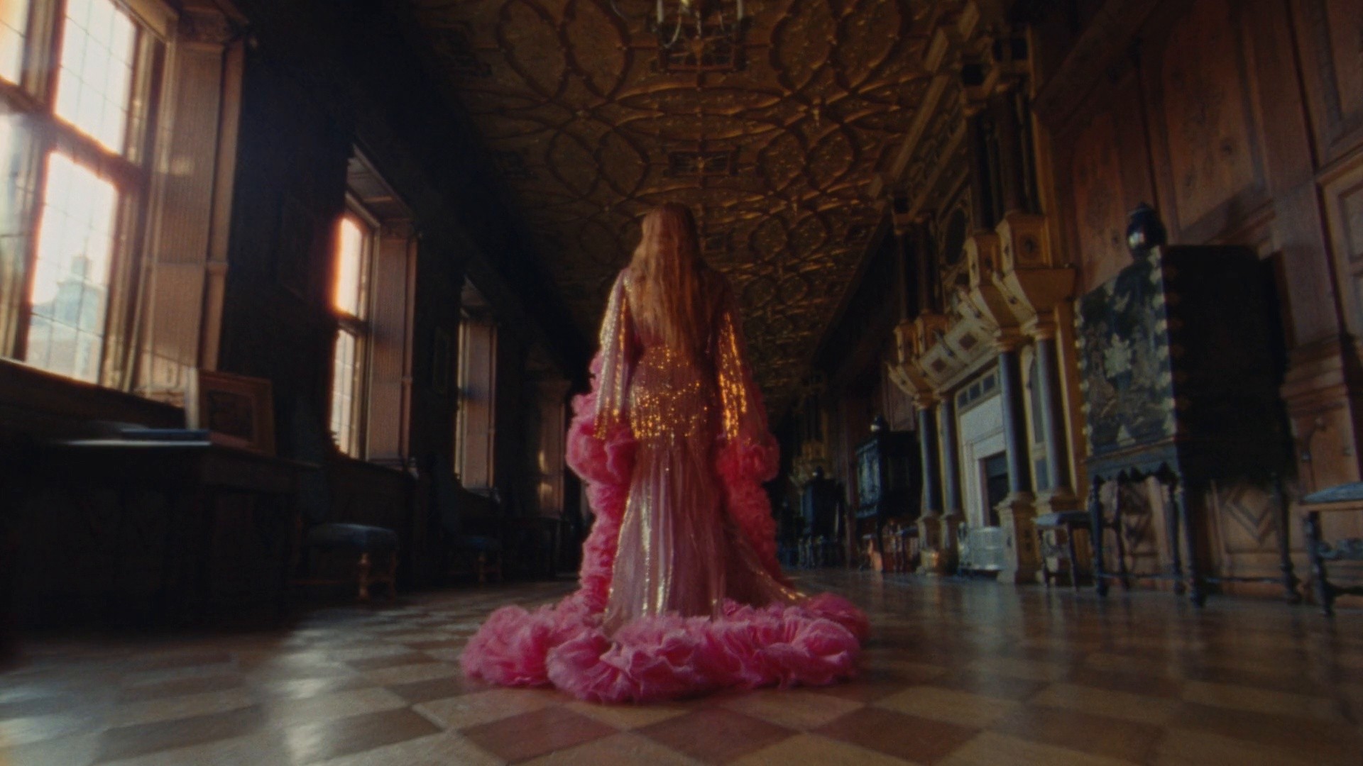 Vogue x Gucci Bloom - The Awakening featuring Florence Welch (2022) —  shot,  lighting