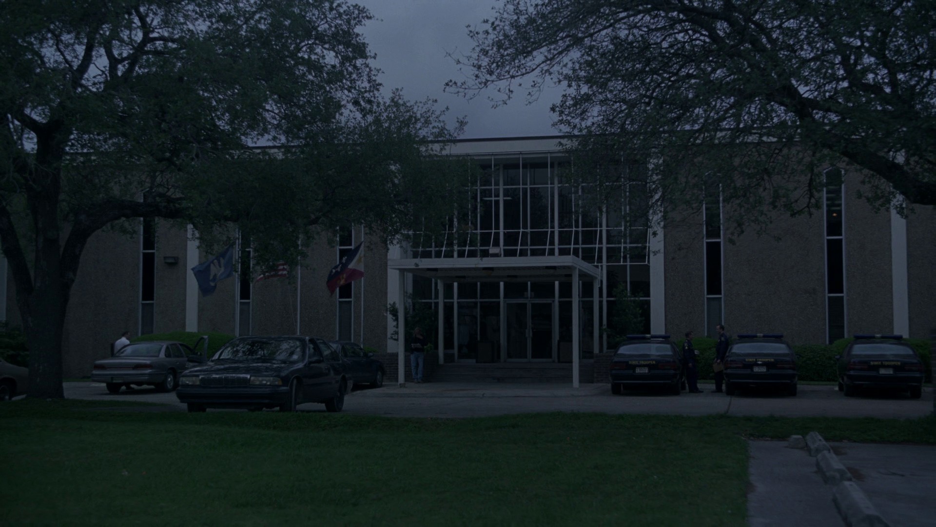 The Long Bright Dark (2014) —  shot,  lighting