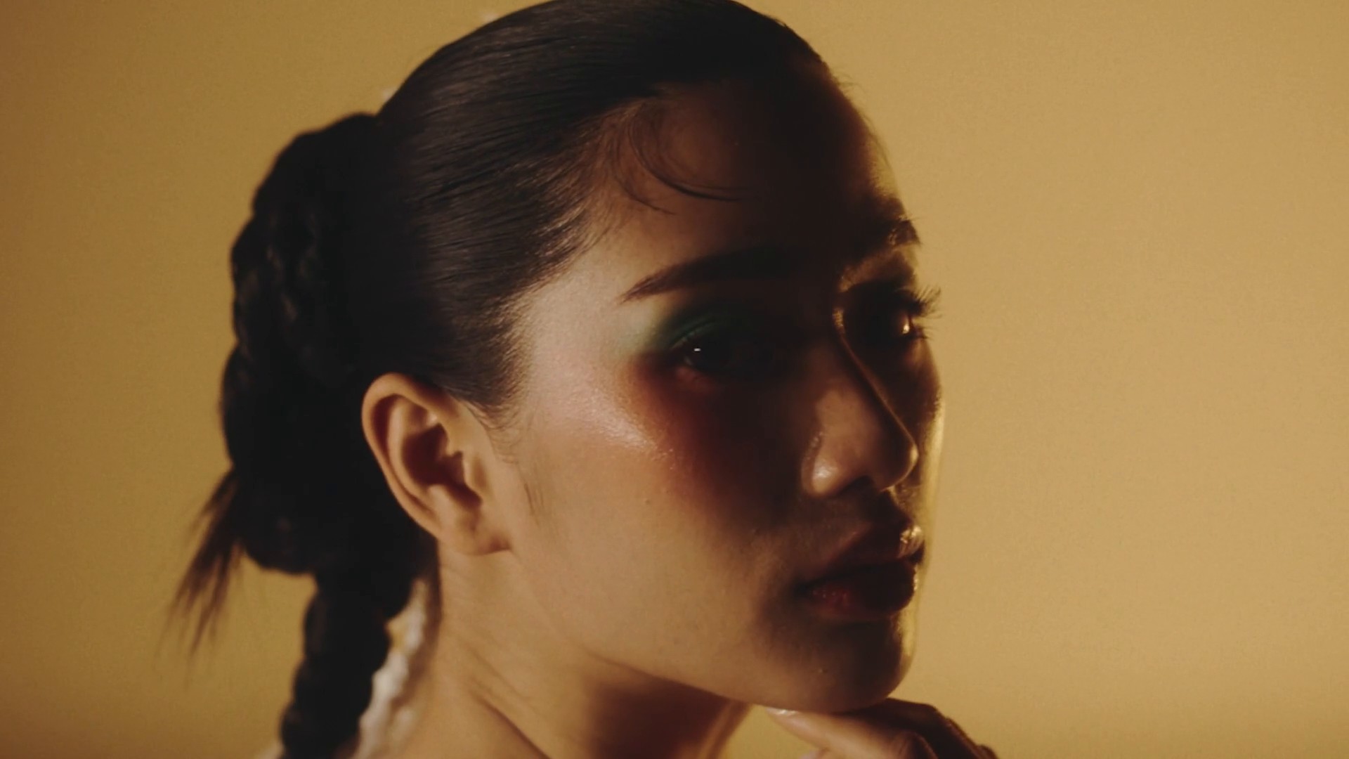 [DIR+DP] PANPURI | HEAVEN MOON OSMANTHUS (2024) —  shot,  lighting