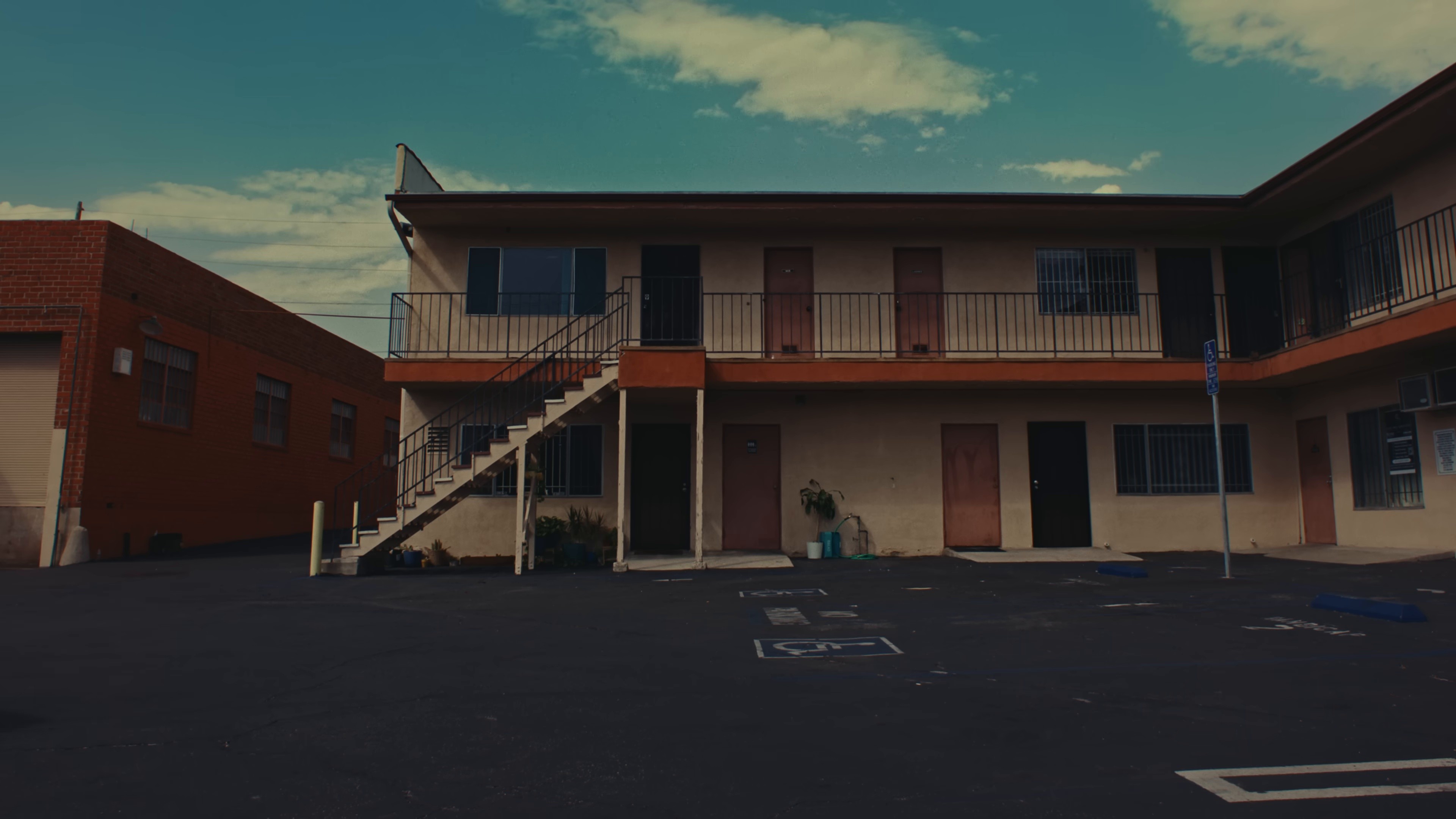 JUICY (2025) —  shot,  lighting