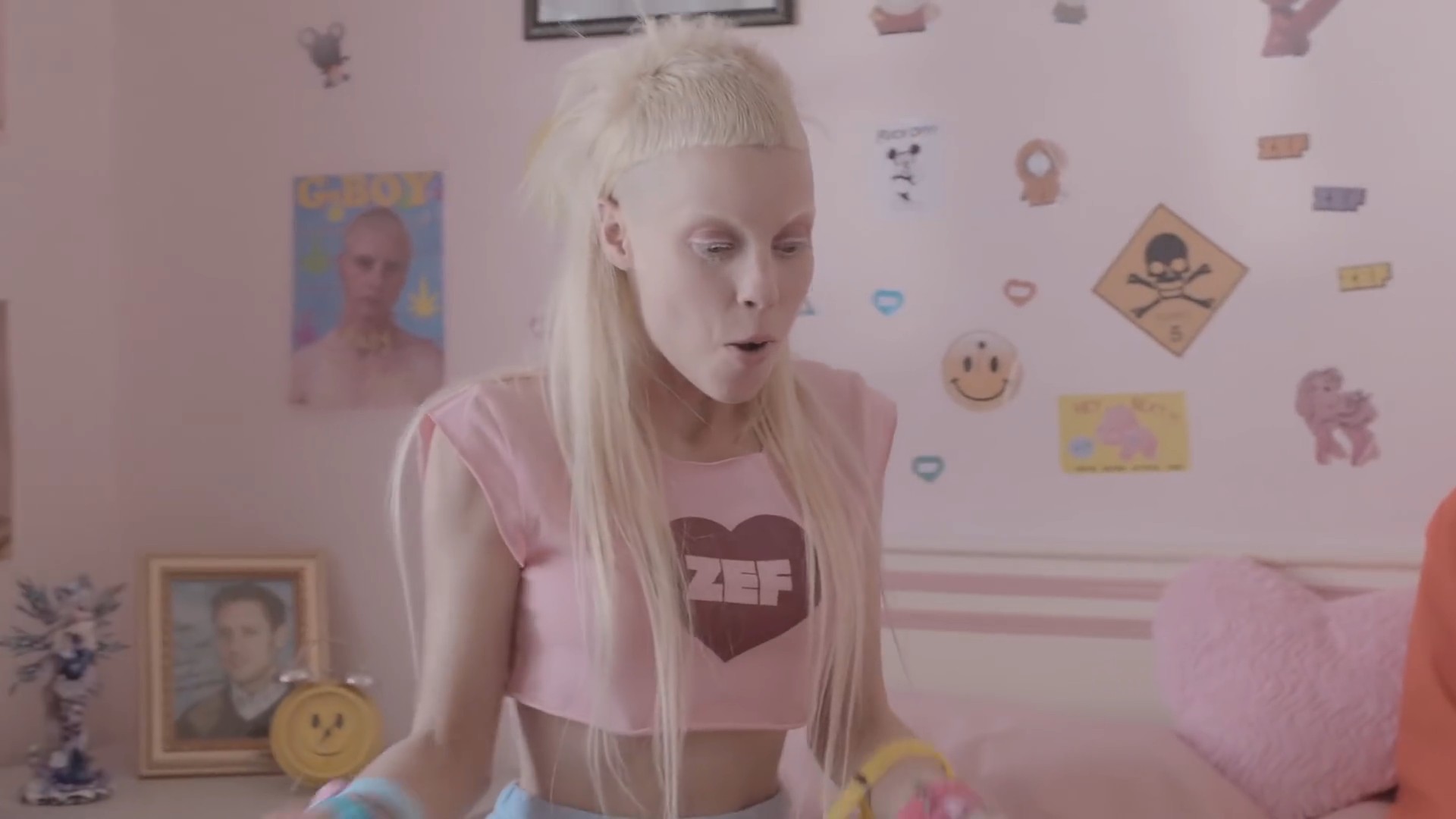 Baby's On Fire (2012) —  shot,  lighting