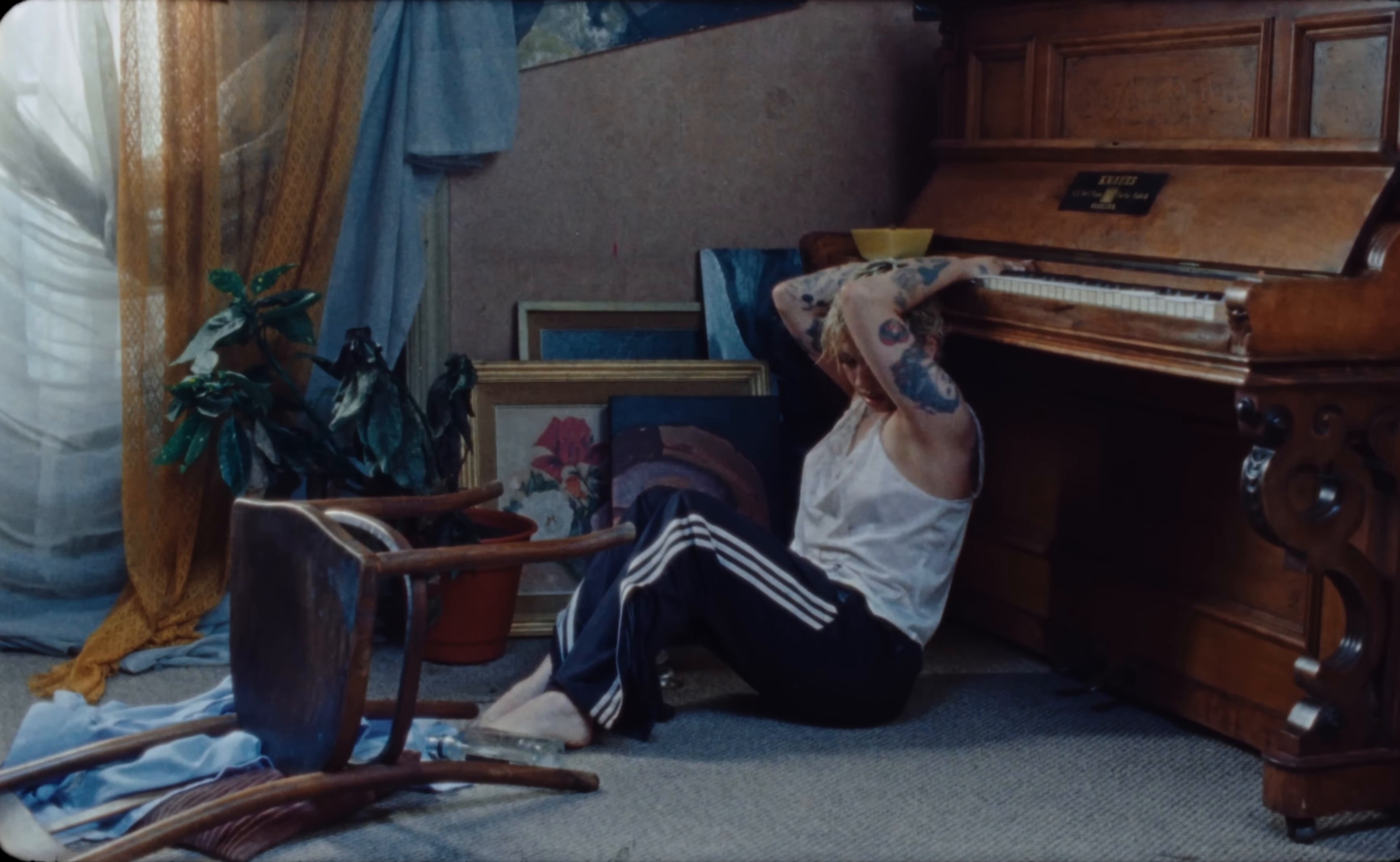 Otra Noche de Llorar (2025) —  shot,  lighting