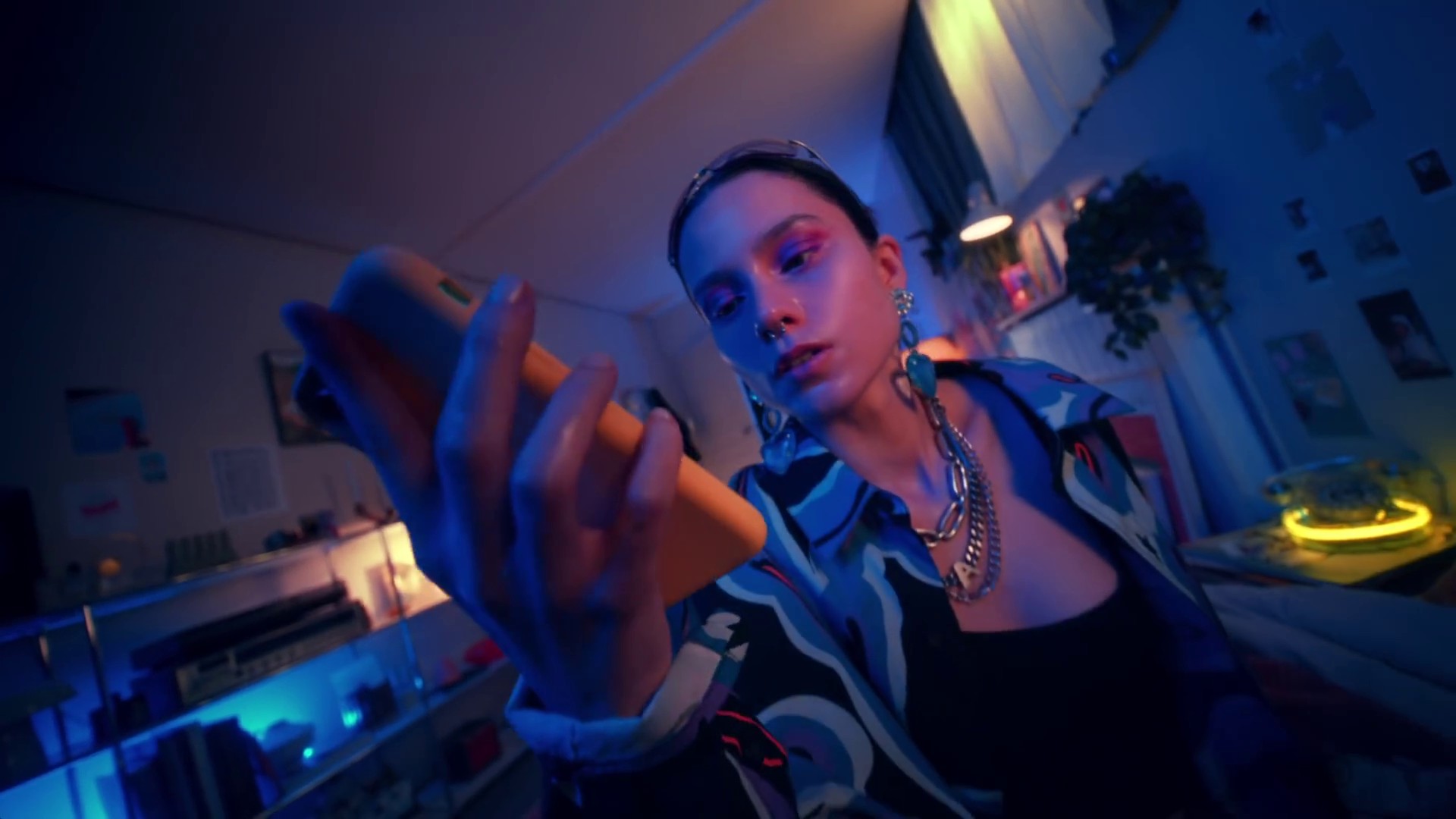 BRRR (2021) —  shot,  lighting