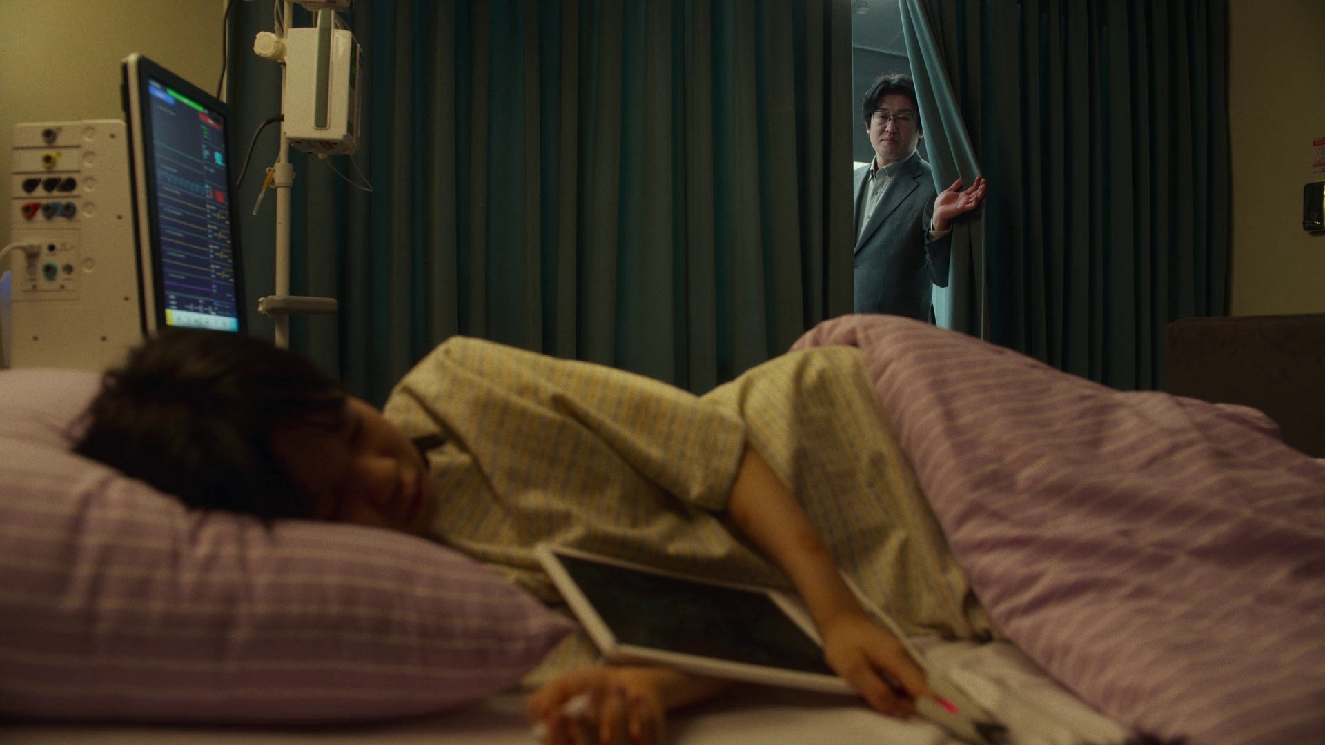 Luna (2021) —  shot,  lighting