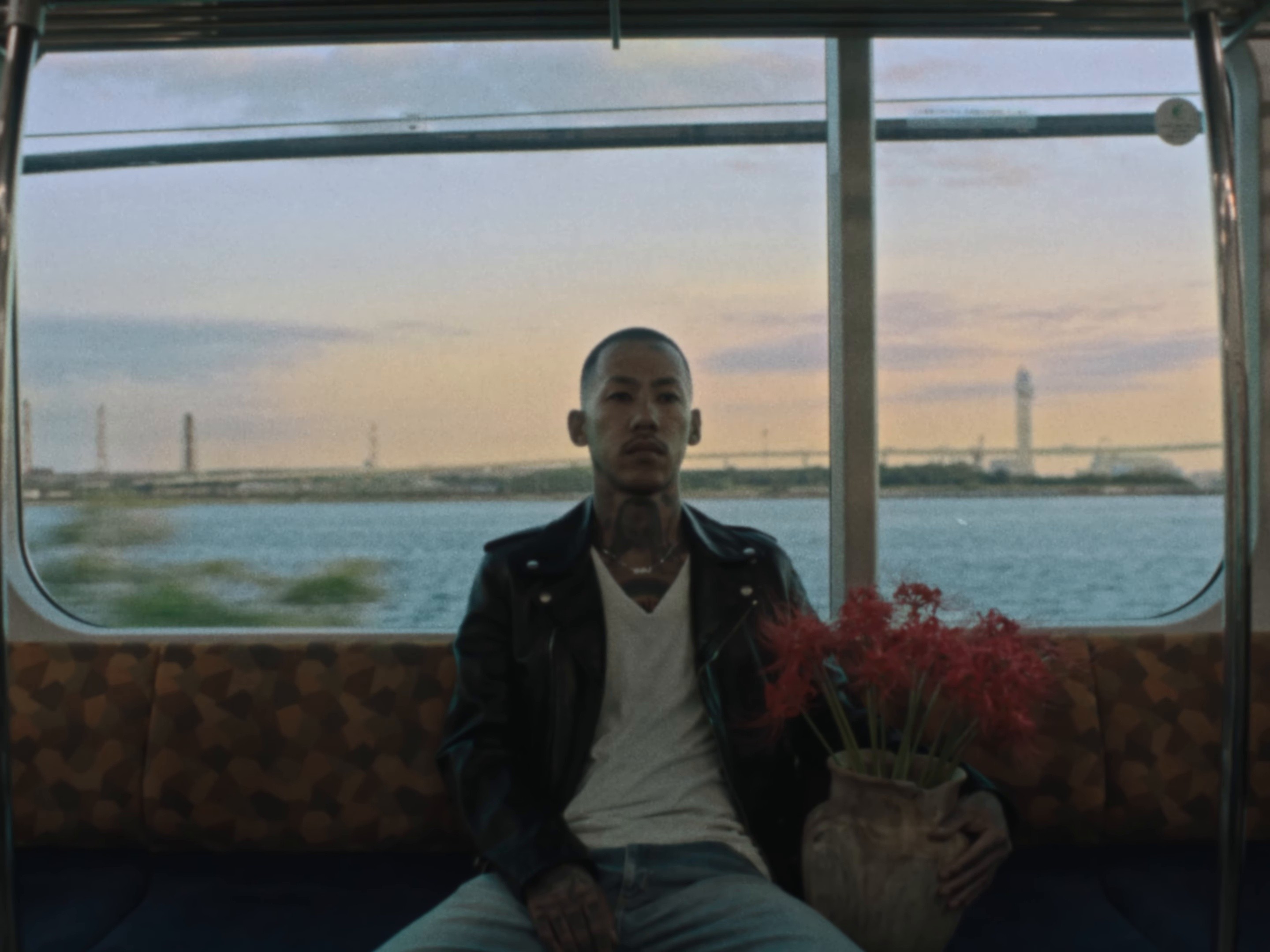 Shiawasettenani ? (2025) —  shot,  lighting