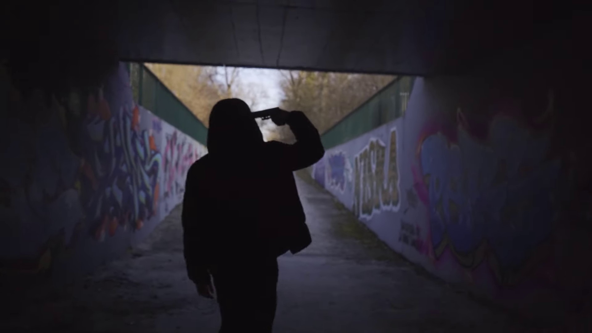 Sous le manteau (2023) —  shot,  lighting