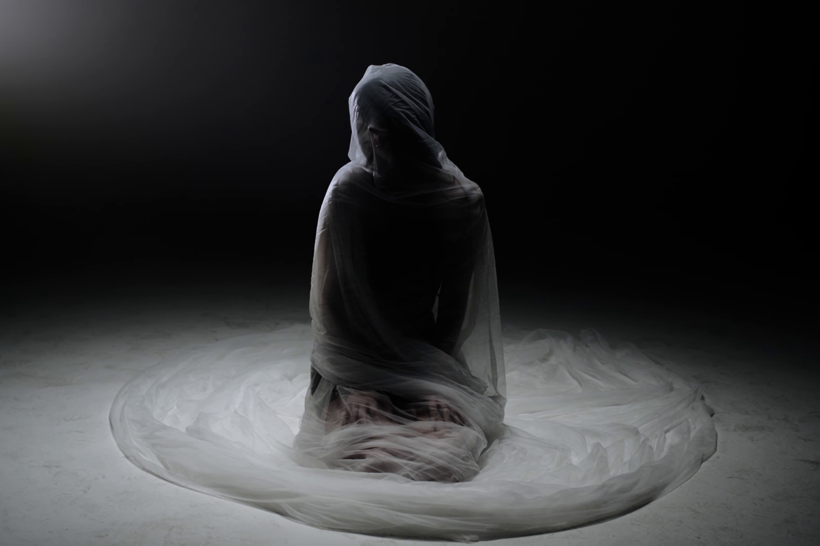 DELIRIUM TREMENS (2026) —  shot,  lighting