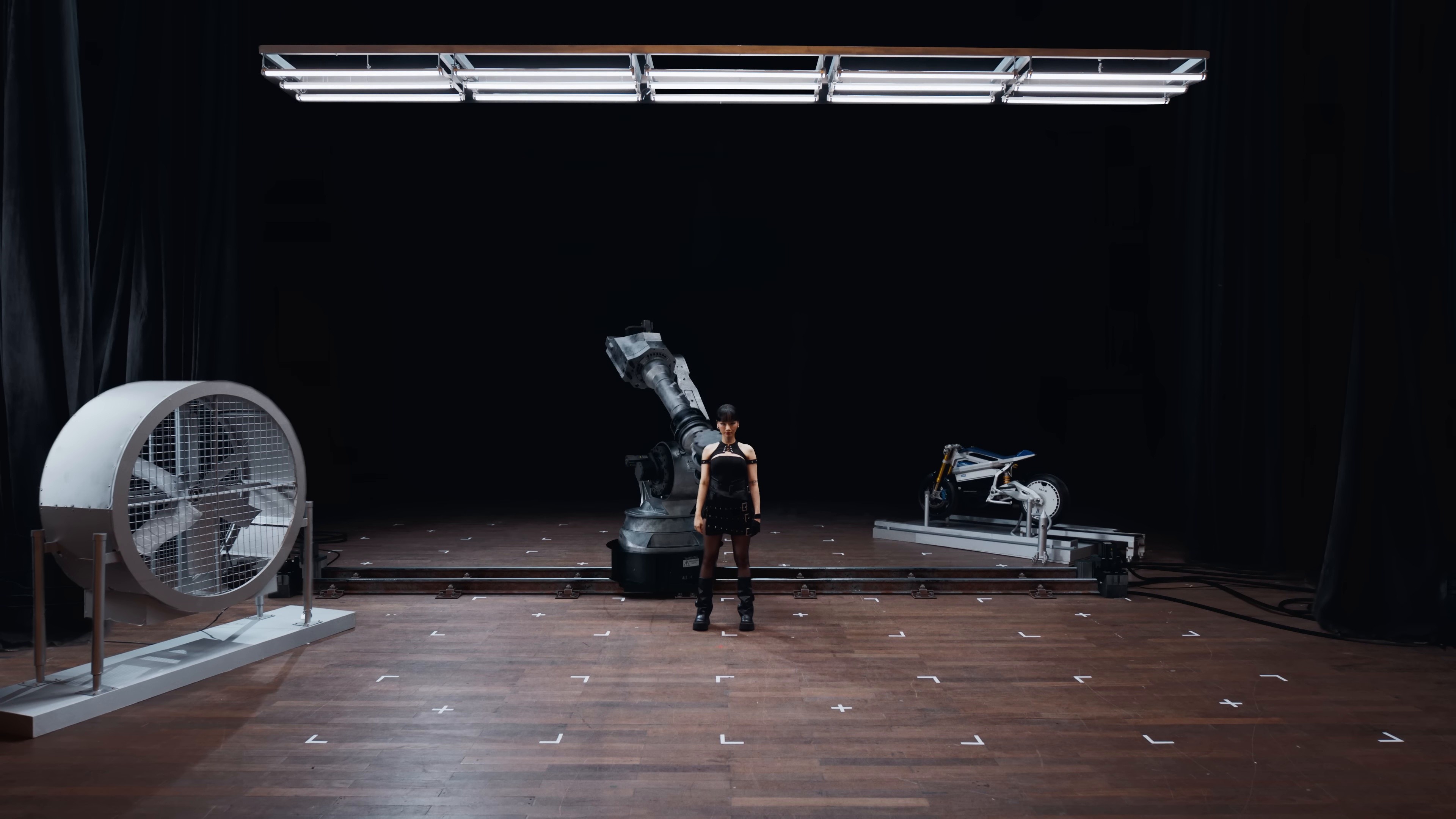 THE REAL AURA (2025) —  shot,  lighting