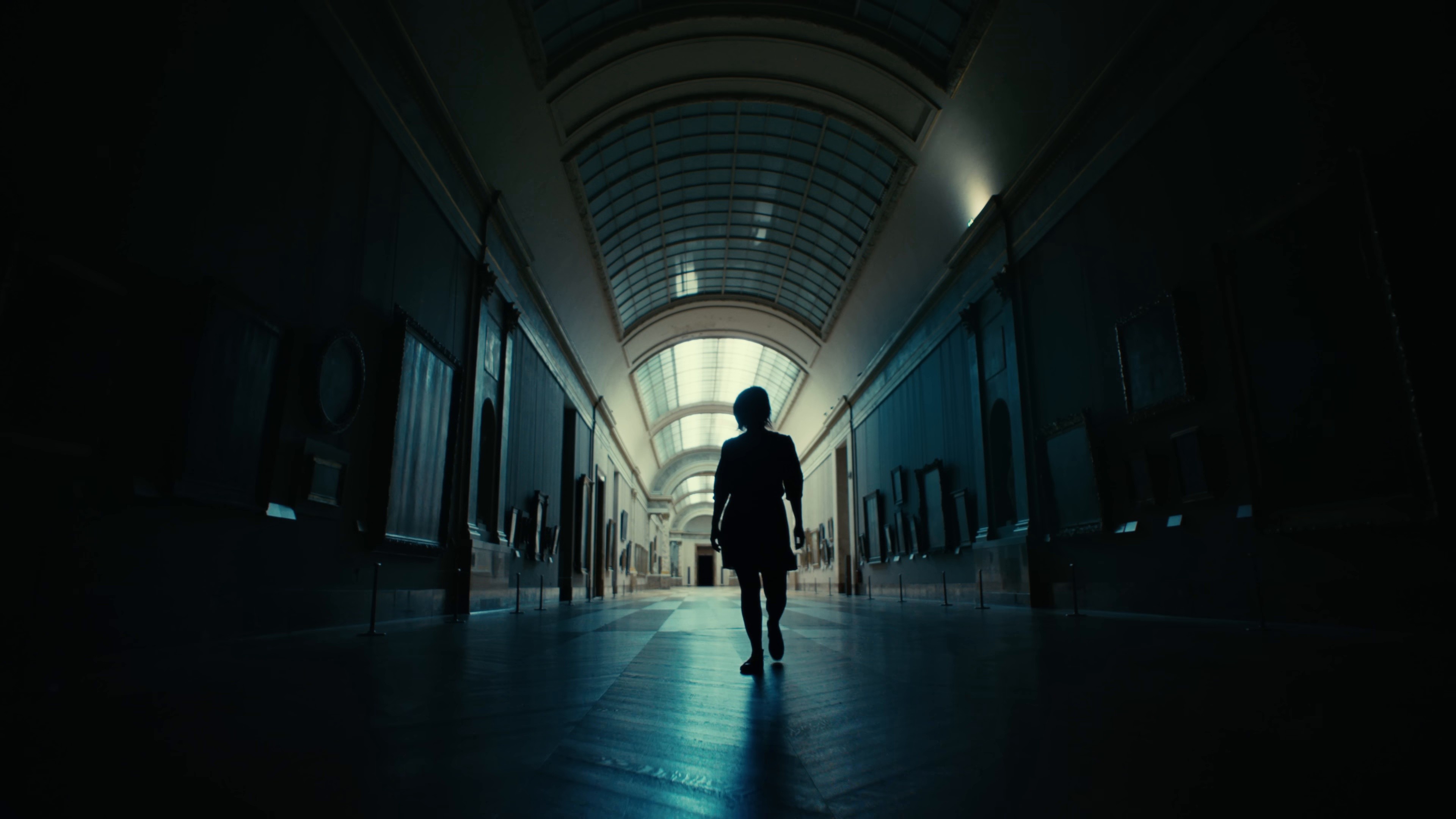 Joker Folie à Deux x Louvre | Lady Gaga, Mona Lisa (2024) —  shot,  lighting