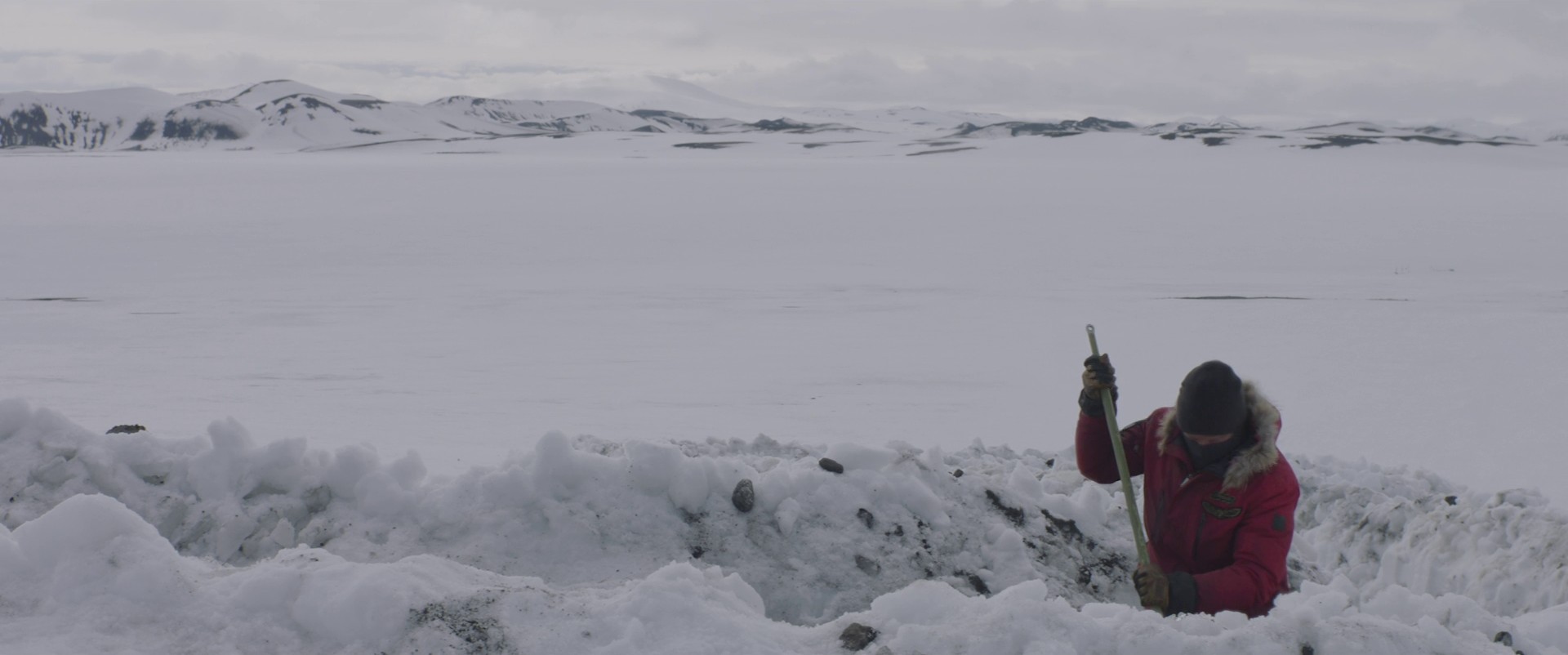  Arctic (2018) —  shot,  lighting