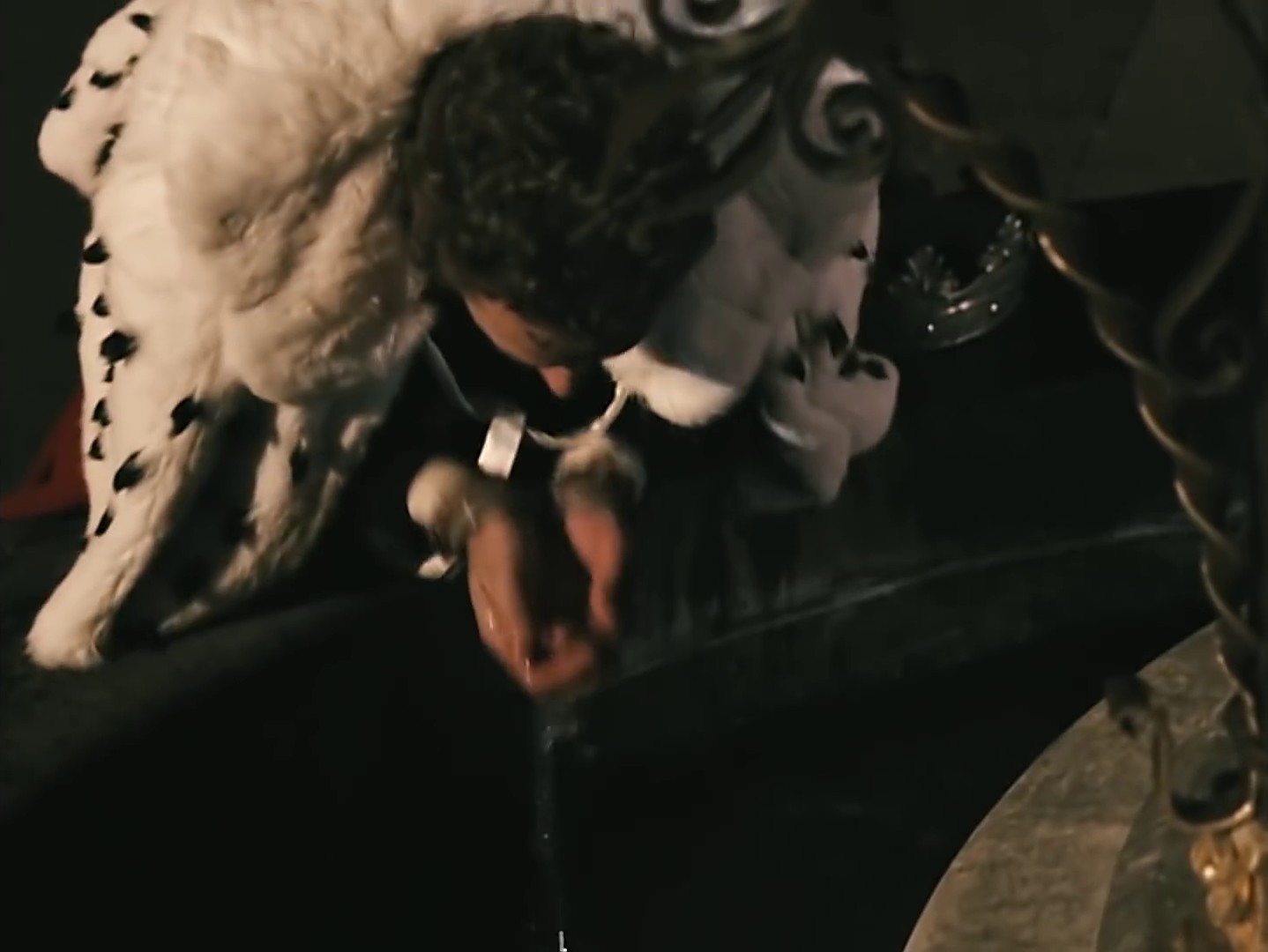 Viva La Vida  (2008) —  shot,  lighting