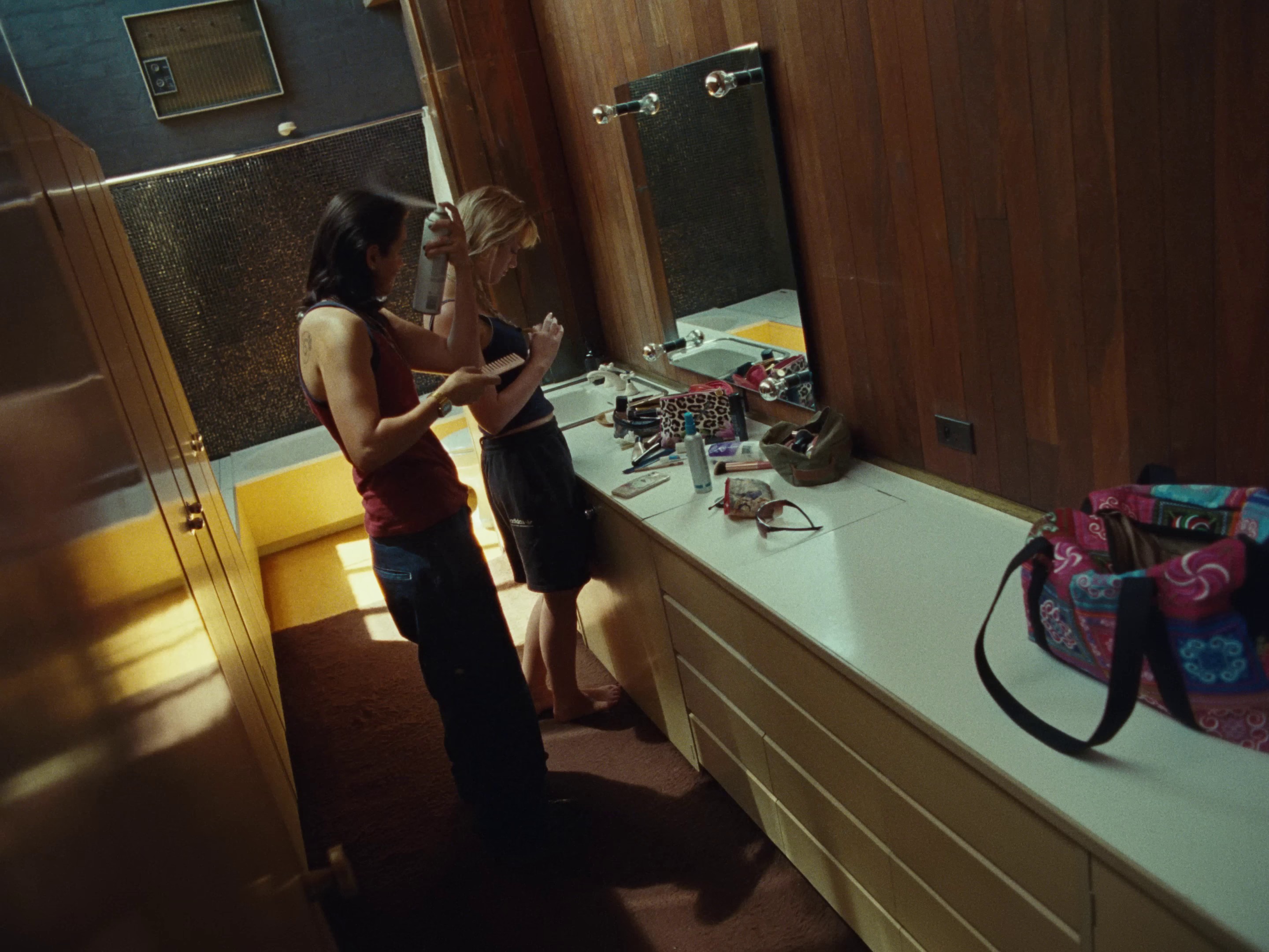  London Bridge (2023) —  shot,  lighting