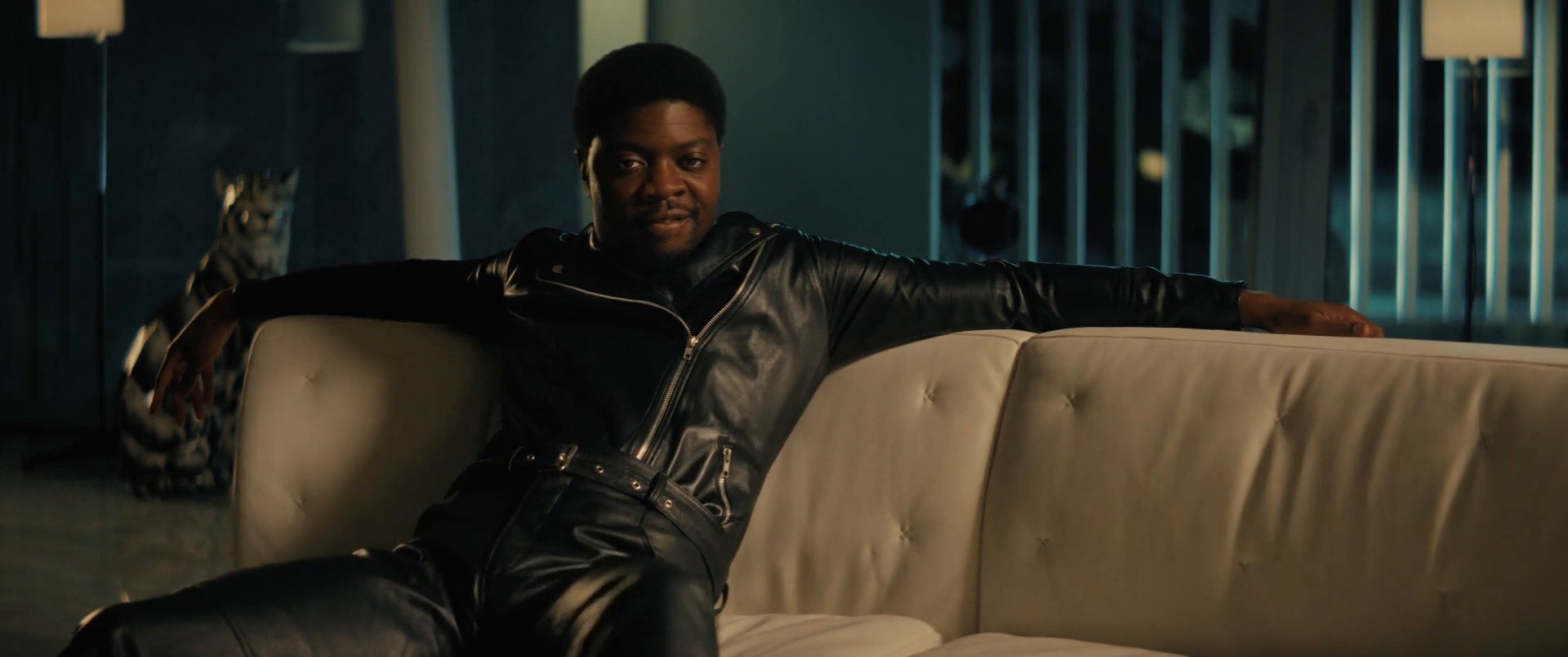 AXE LONGLASTING (2025) —  shot,  lighting