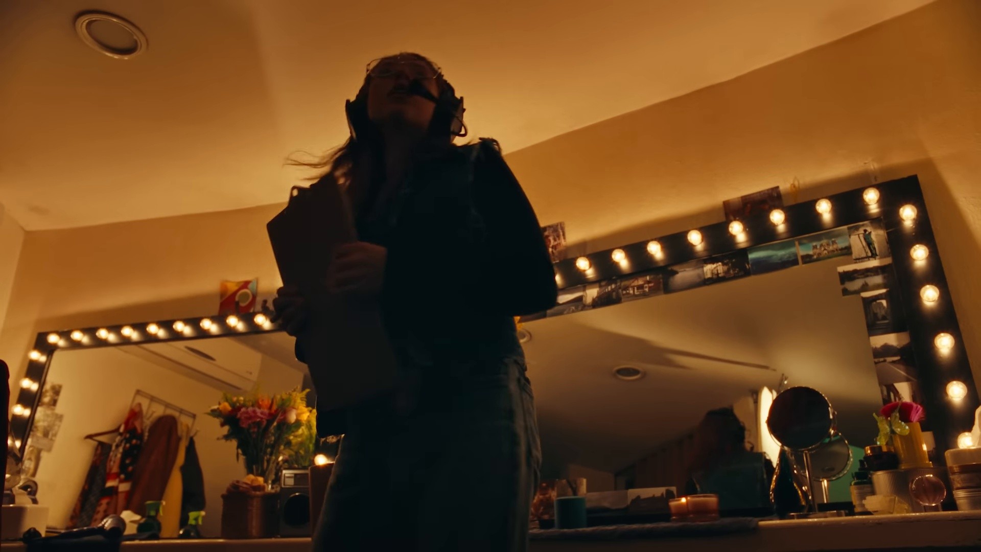 Me Toca A Mí (2025) —  shot,  lighting