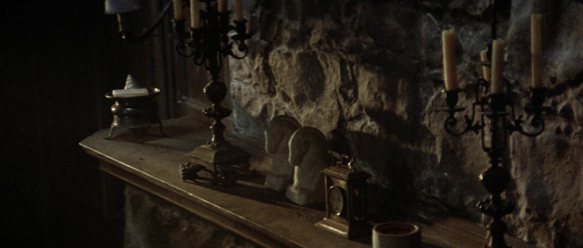 Images (1972) —  shot,  lighting