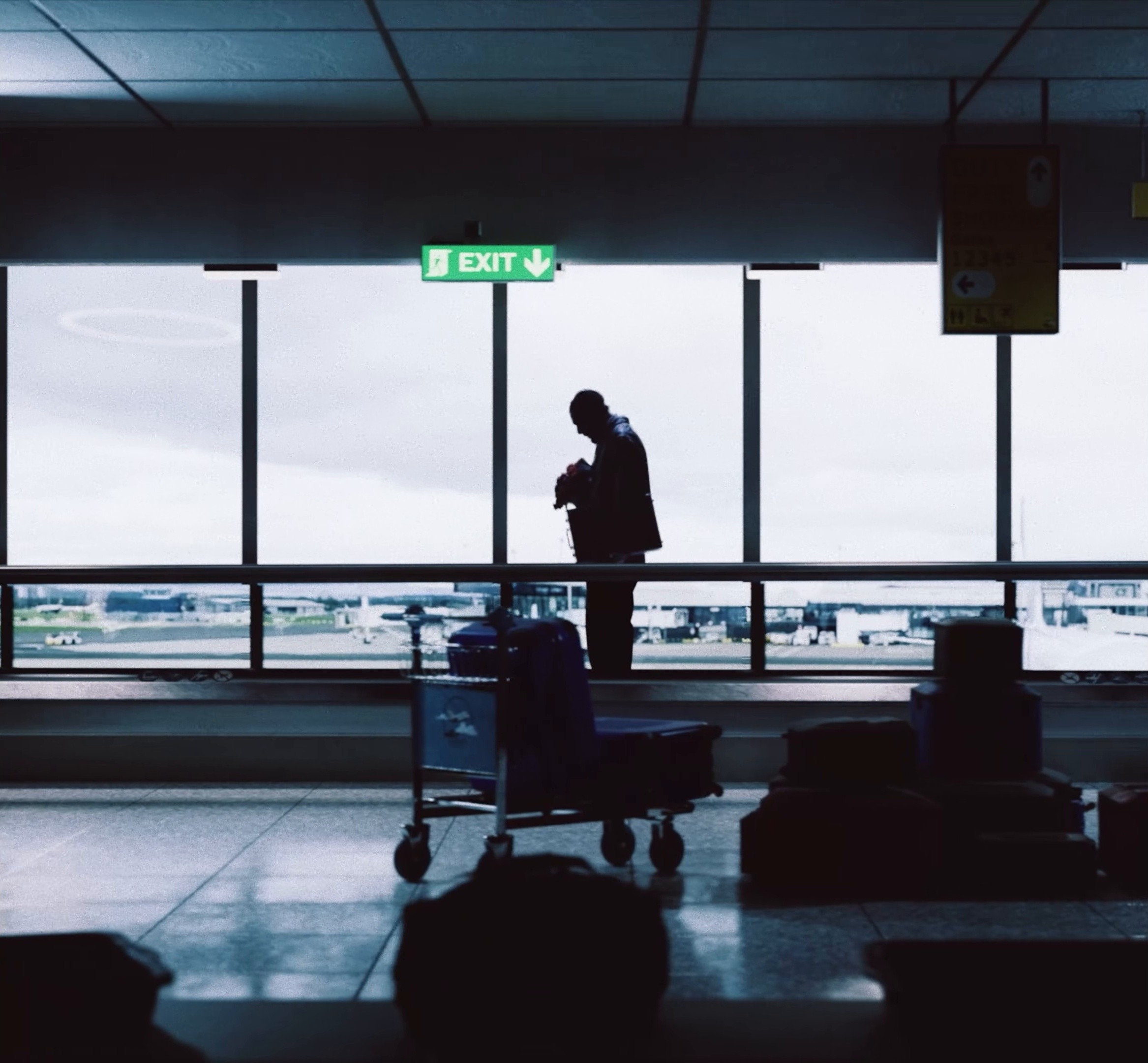 100 FOIS (2025) —  shot,  lighting