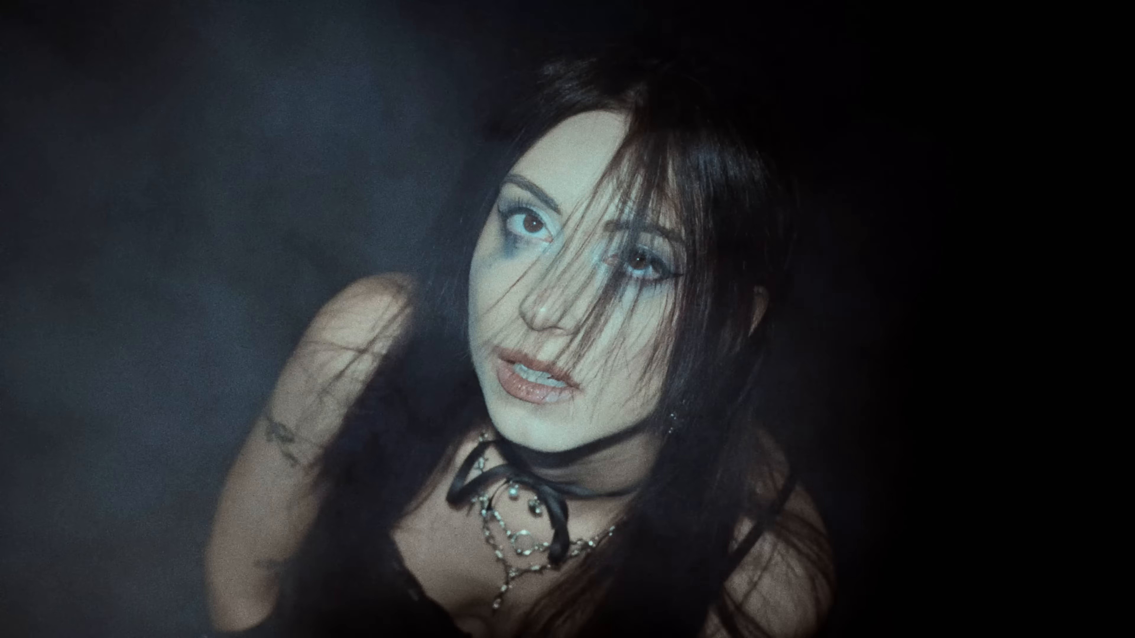 töltény (2025) —  shot,  lighting