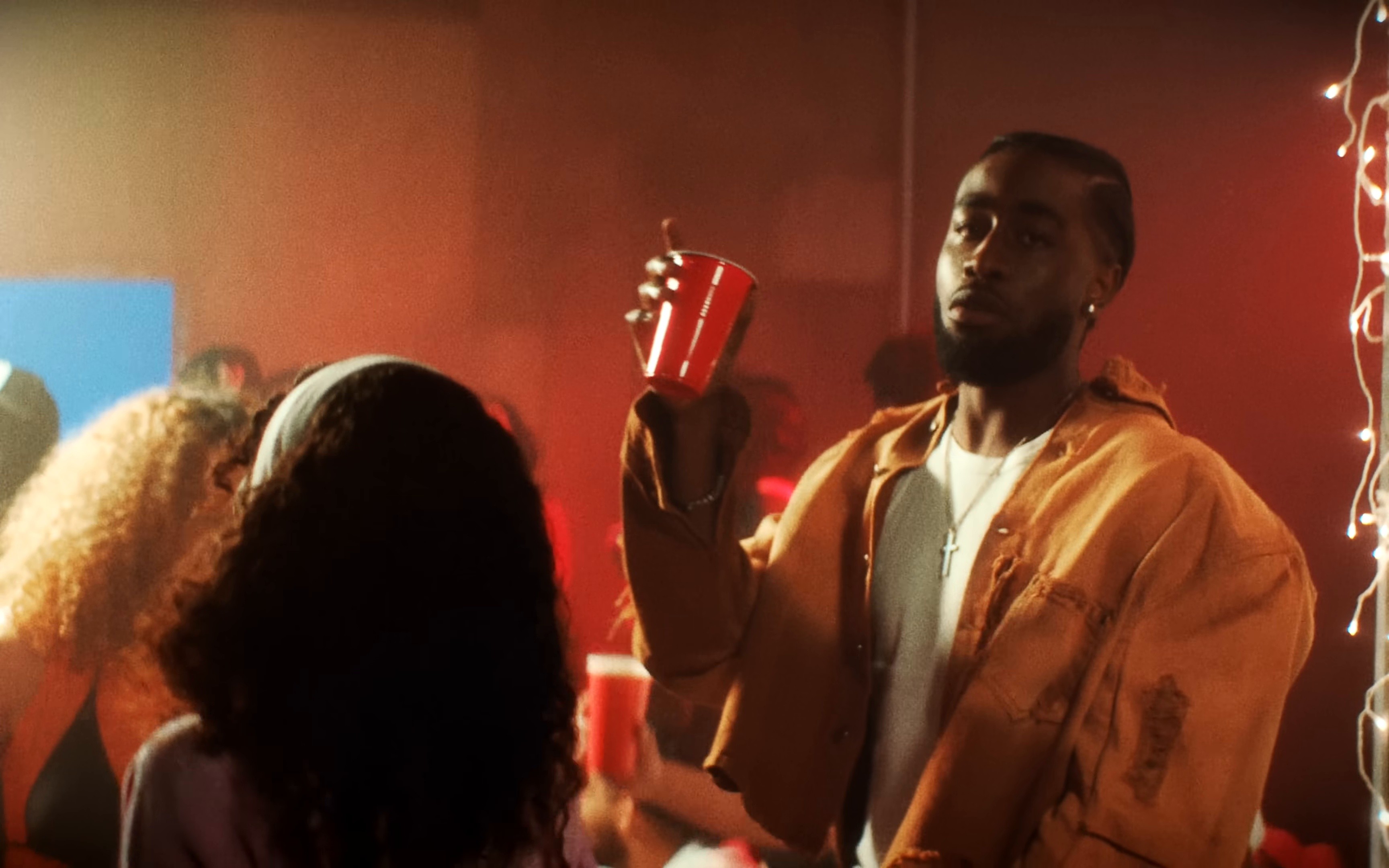 Aime comme ça (la cité) (2025) —  shot,  lighting