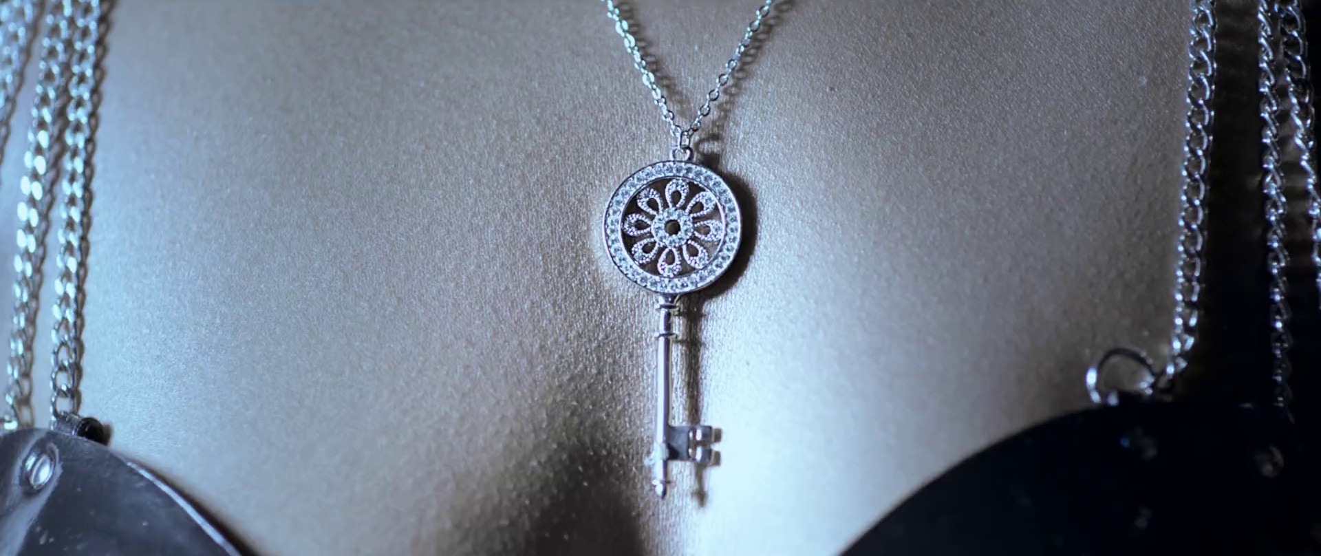 Easy To Do (2018) —  shot,  lighting