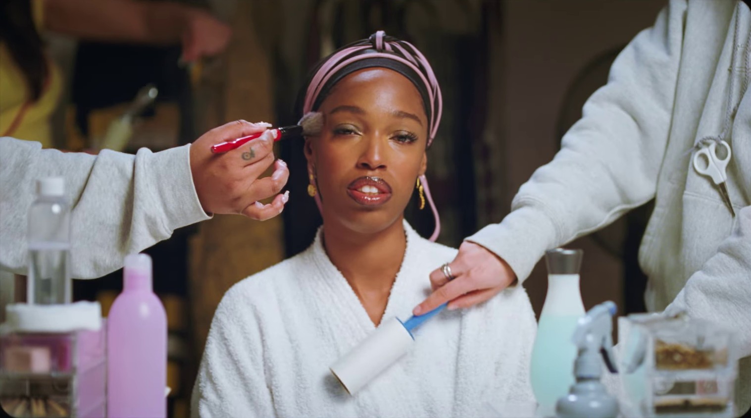 Money Shows (2024) —  shot,  lighting