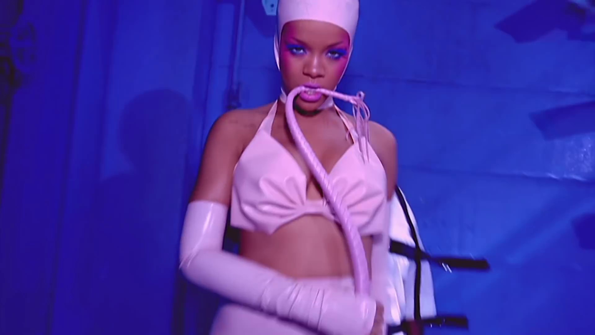 S&M (2011) —  shot,  lighting