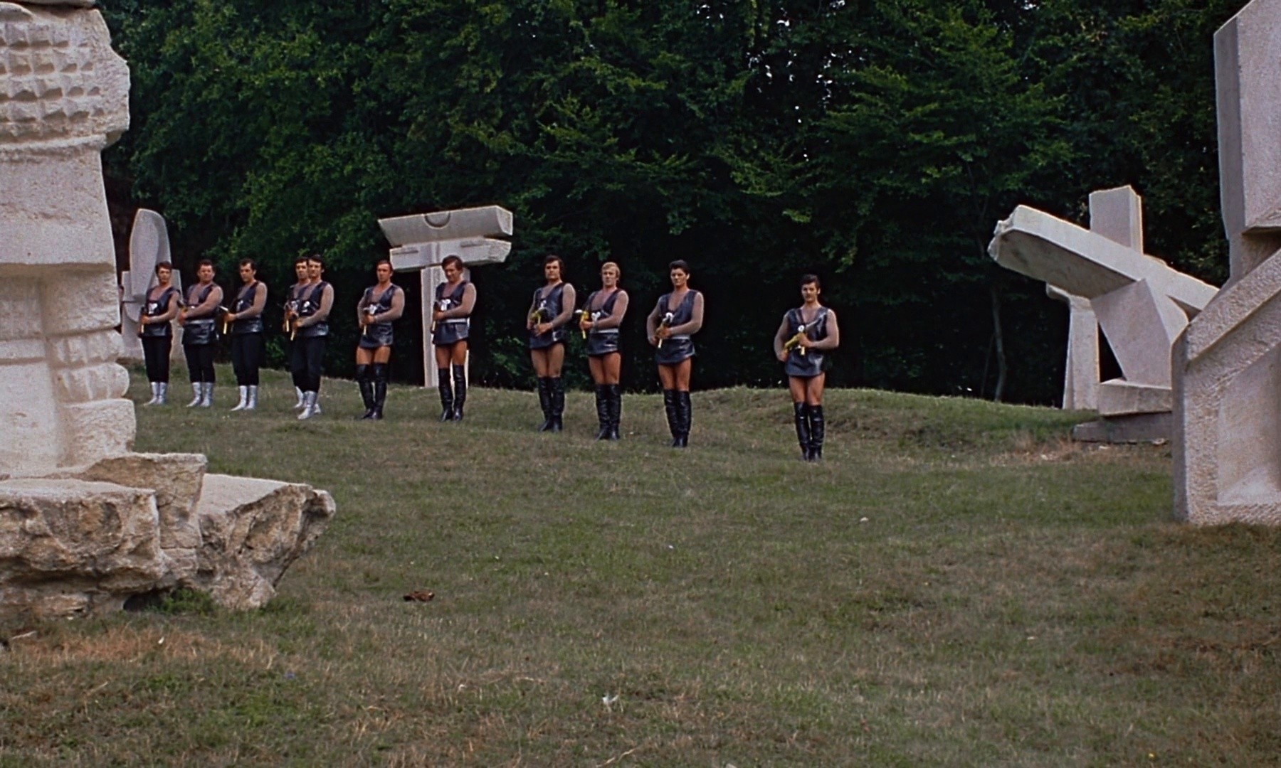 In the Dust of the Stars (1976) —  shot,  lighting