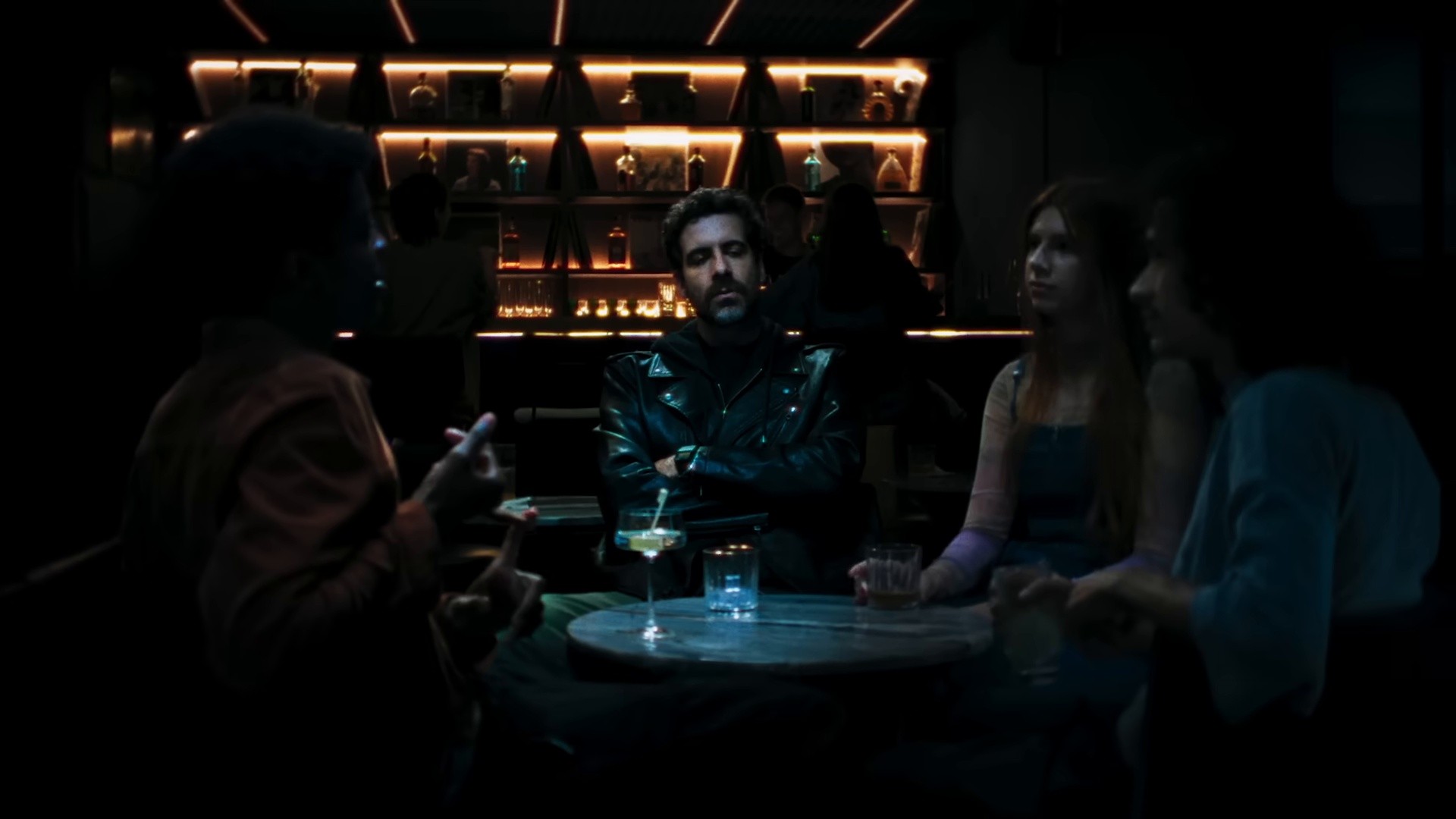 Pega (2025) —  shot,  lighting