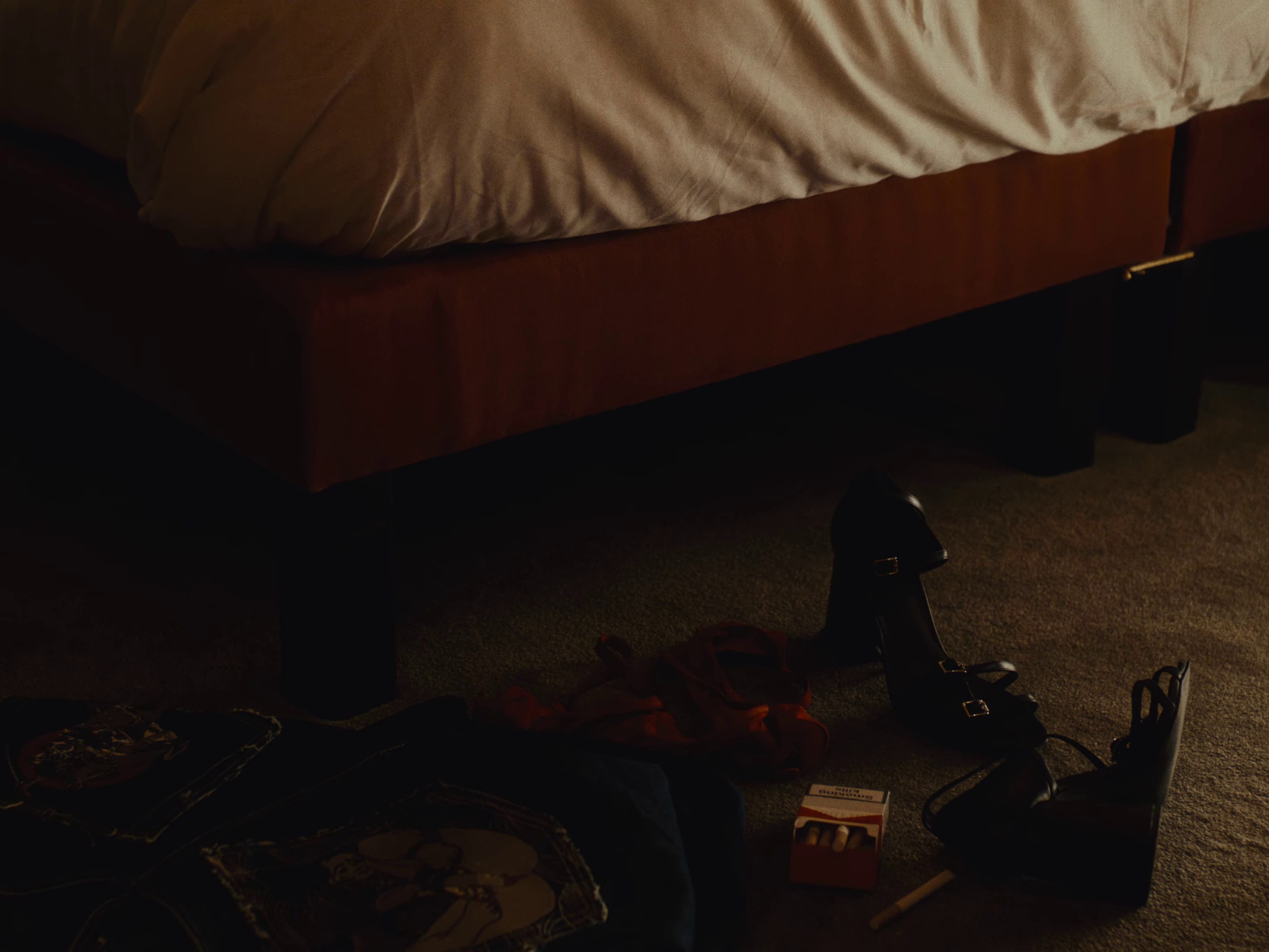 JEUNE SALAUD (2024) —  shot,  lighting