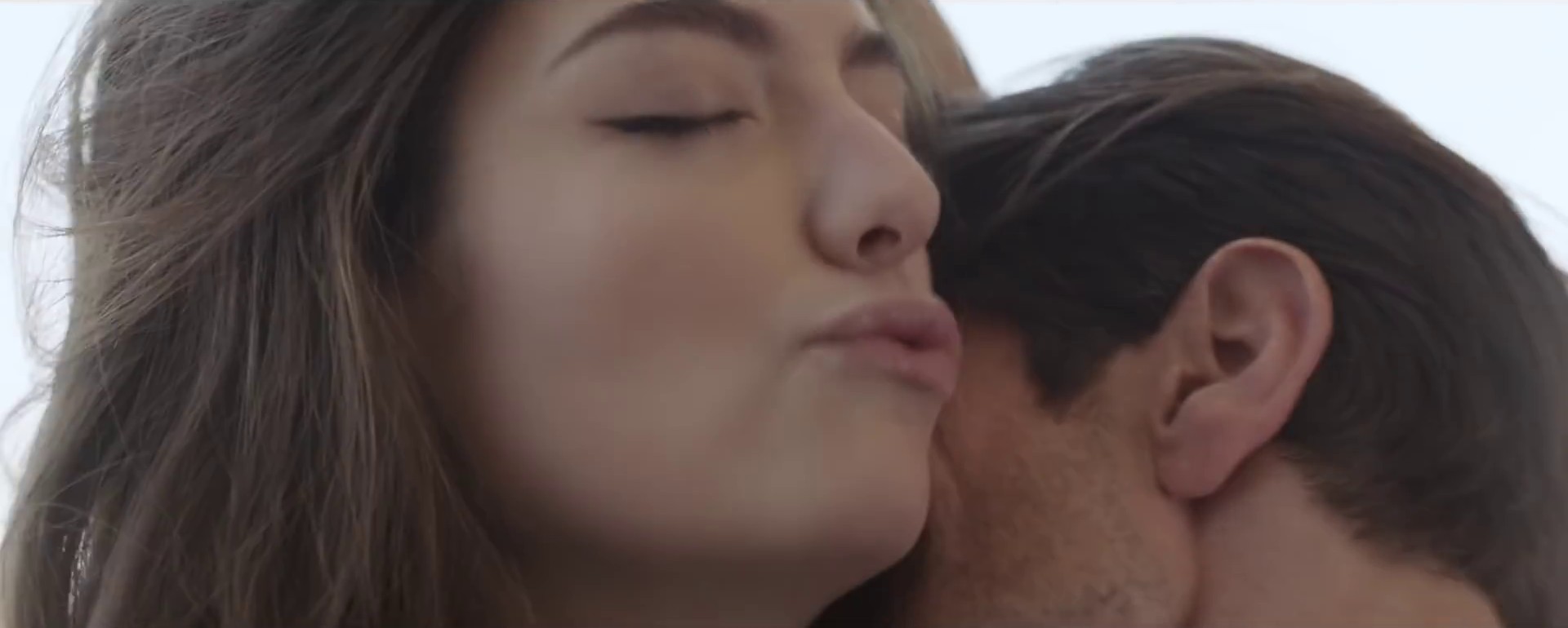 Magnets (2015) —  shot,  lighting