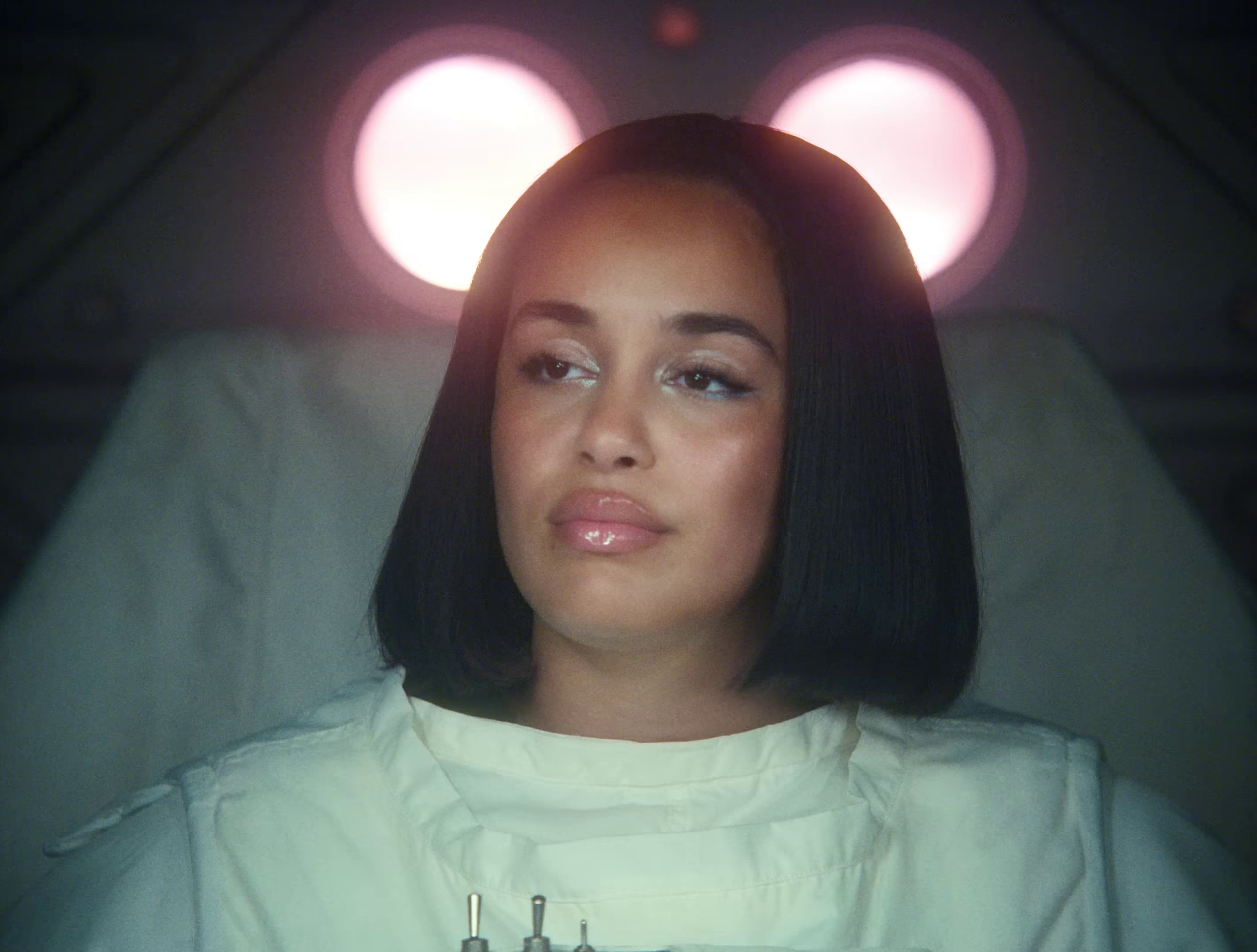 Falling or flying (2023) —  shot,  lighting