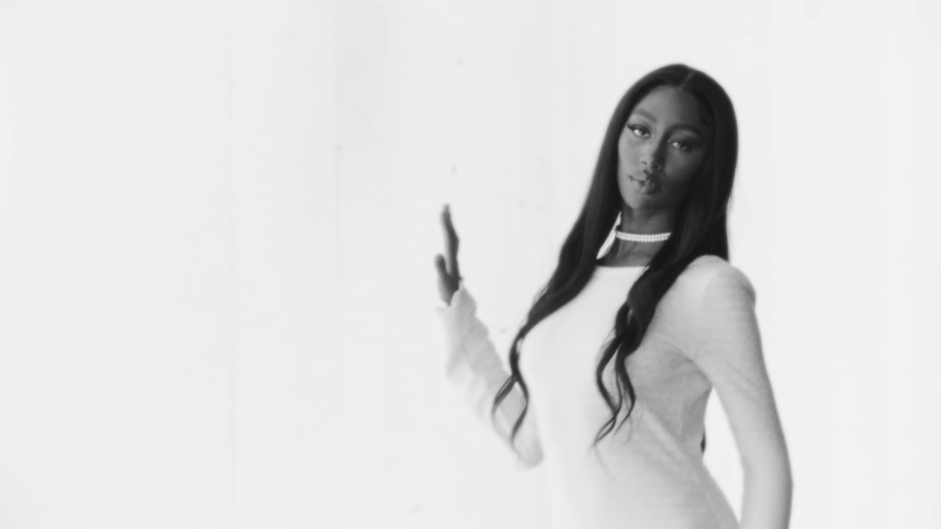 Non Non (2022) —  shot,  lighting