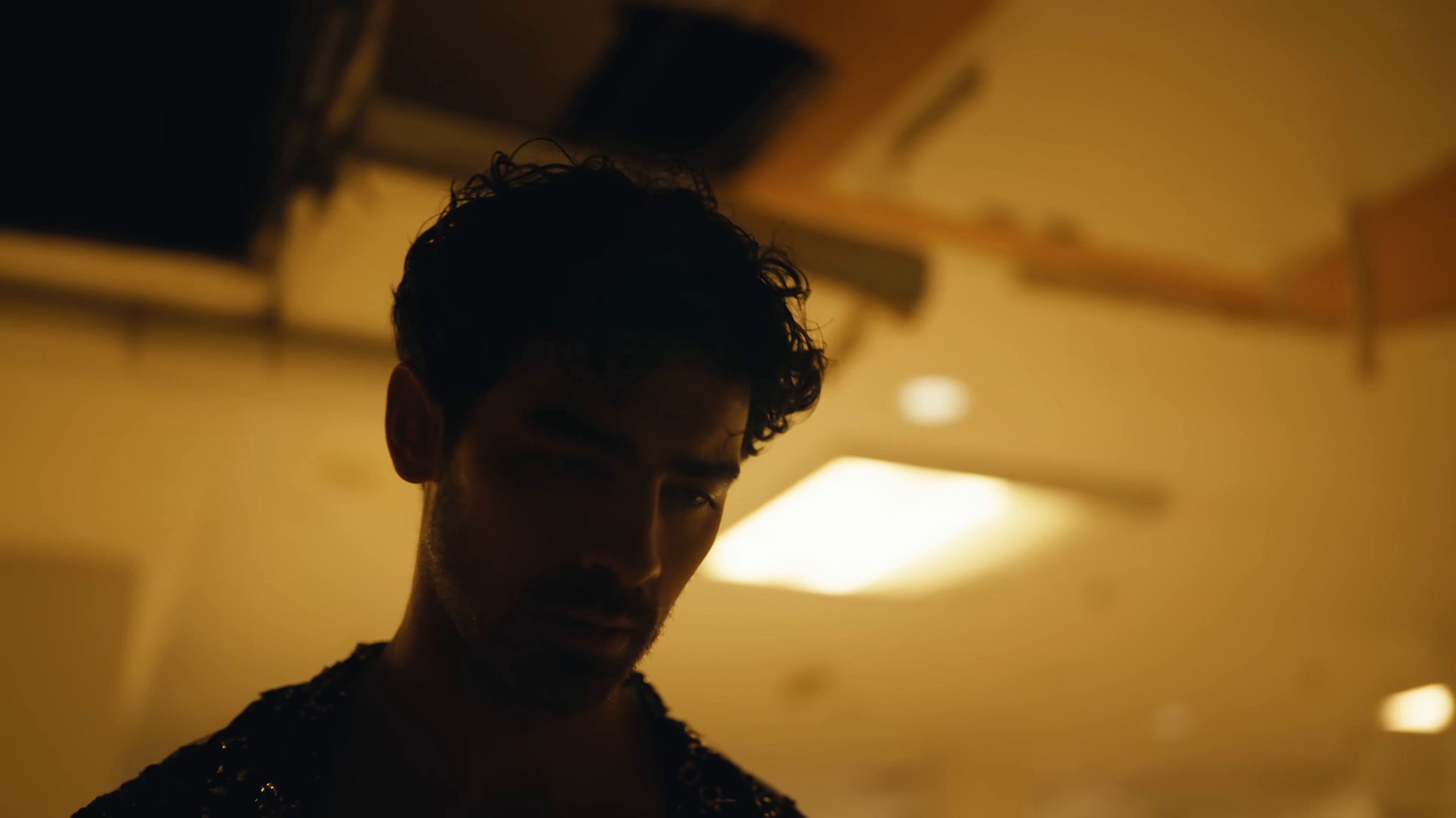 ¿Cómo Pasó? (2024) —  shot,  lighting