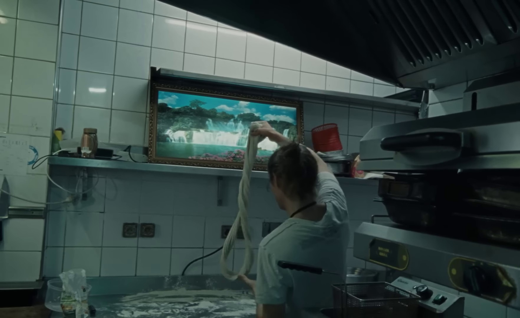 LIMPORTANCEDUVIDE (2024) —  shot,  lighting