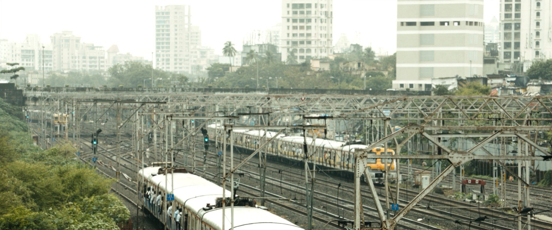 The Lunchbox (2013) —  shot,  lighting