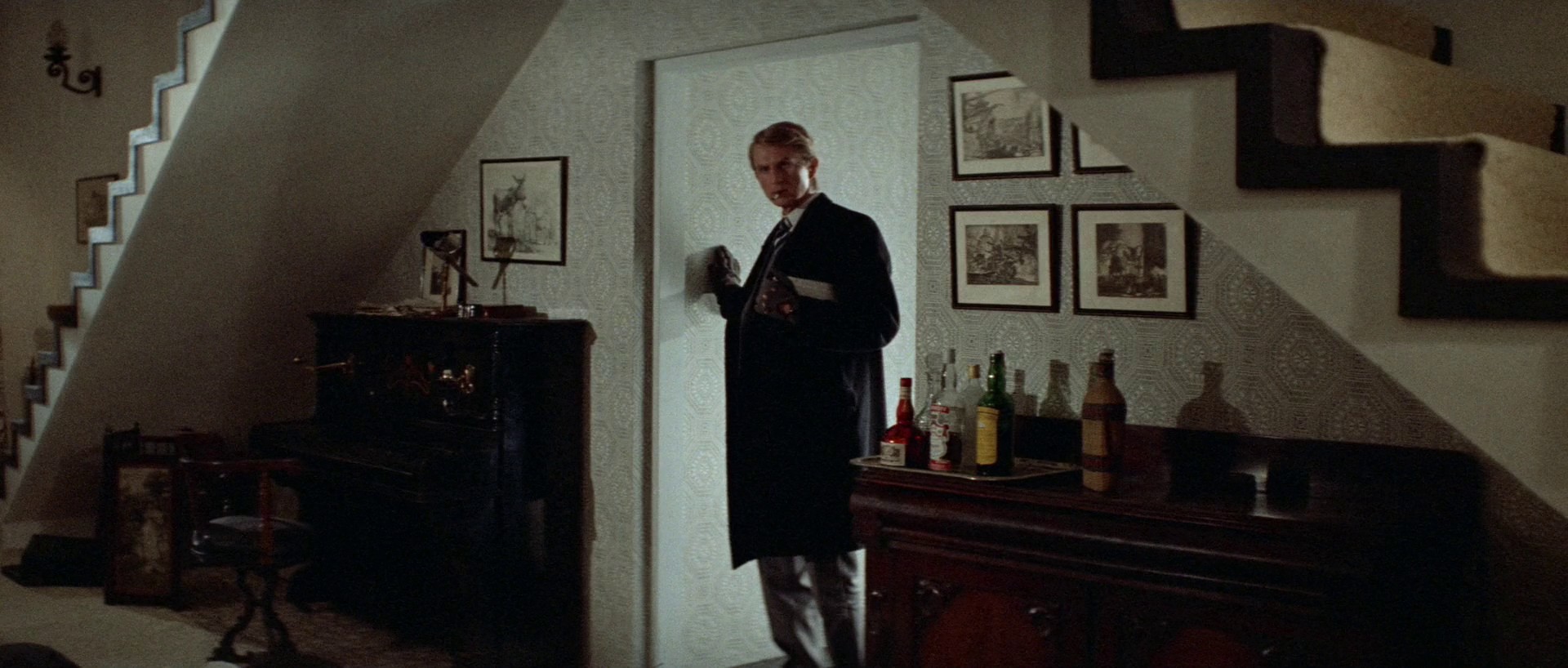 Images (1972) —  shot,  lighting