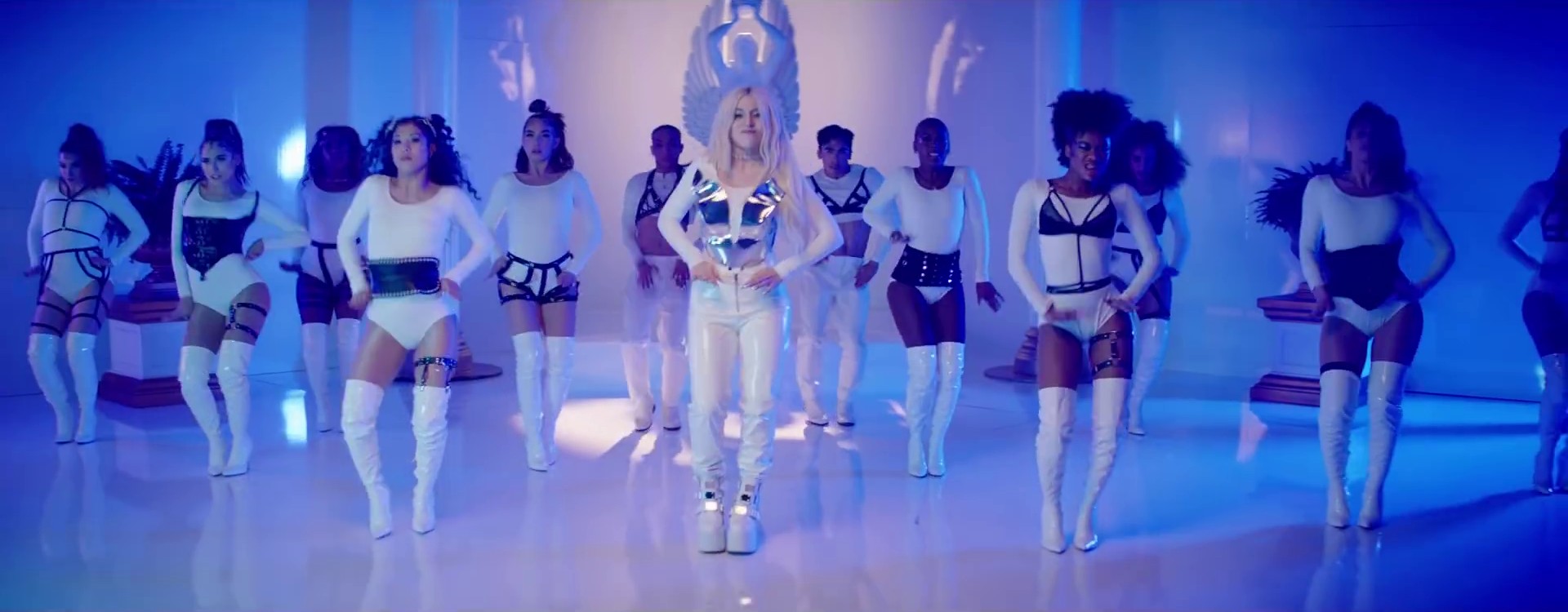 Kings & Queens (2020) —  shot,  lighting