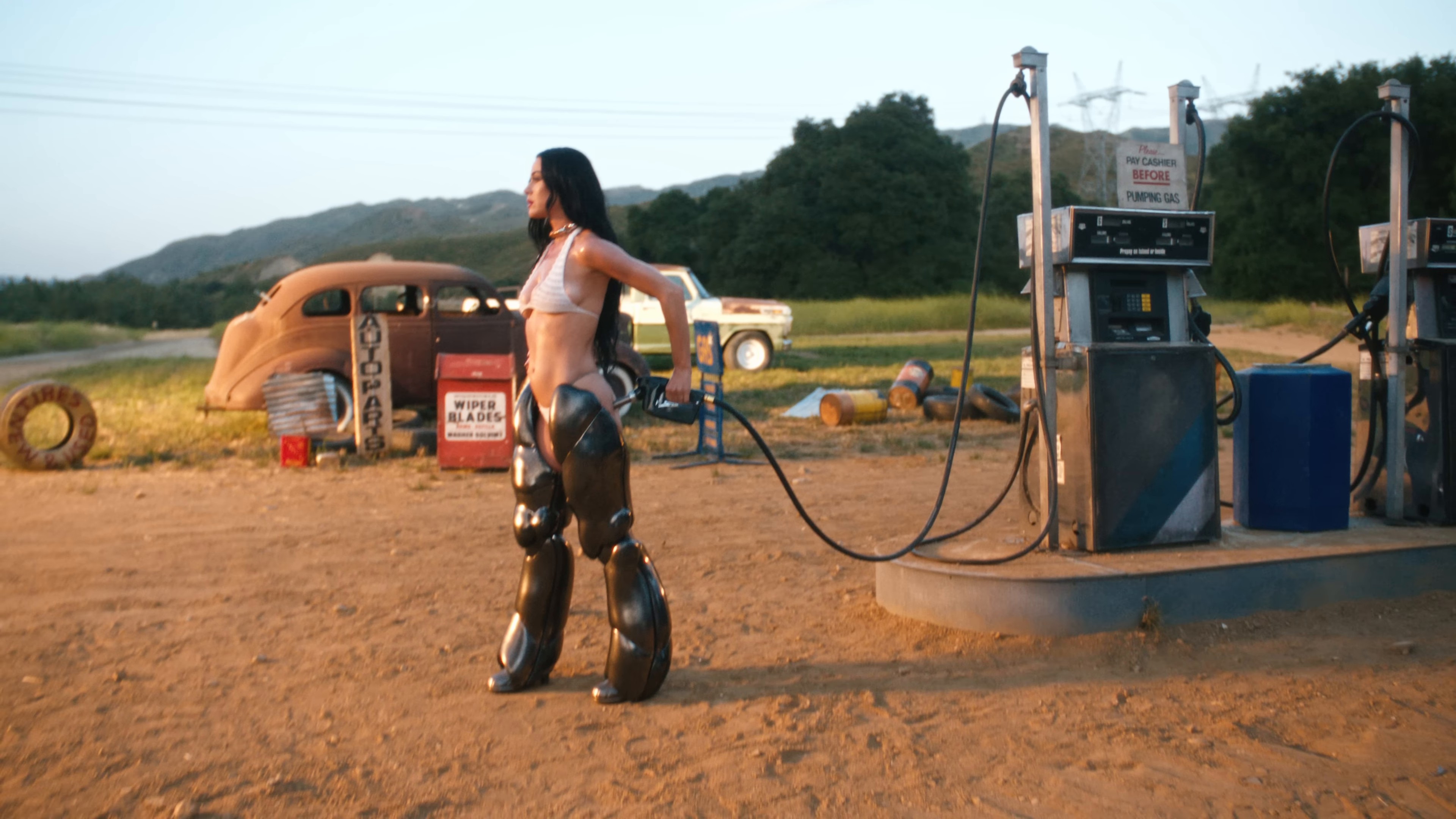 WOMAN’S WORLD (2024) —  shot,  lighting