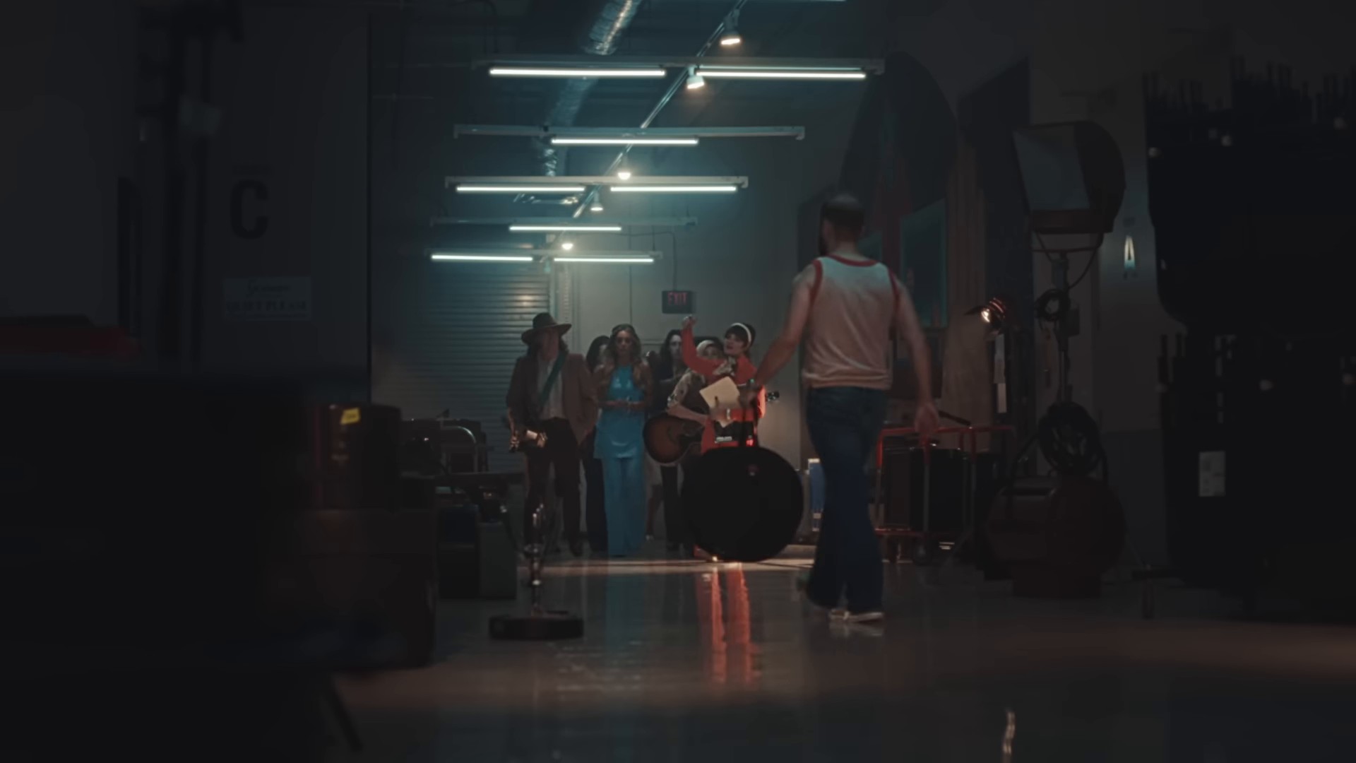 Hang Tight Honey (2024) —  shot,  lighting