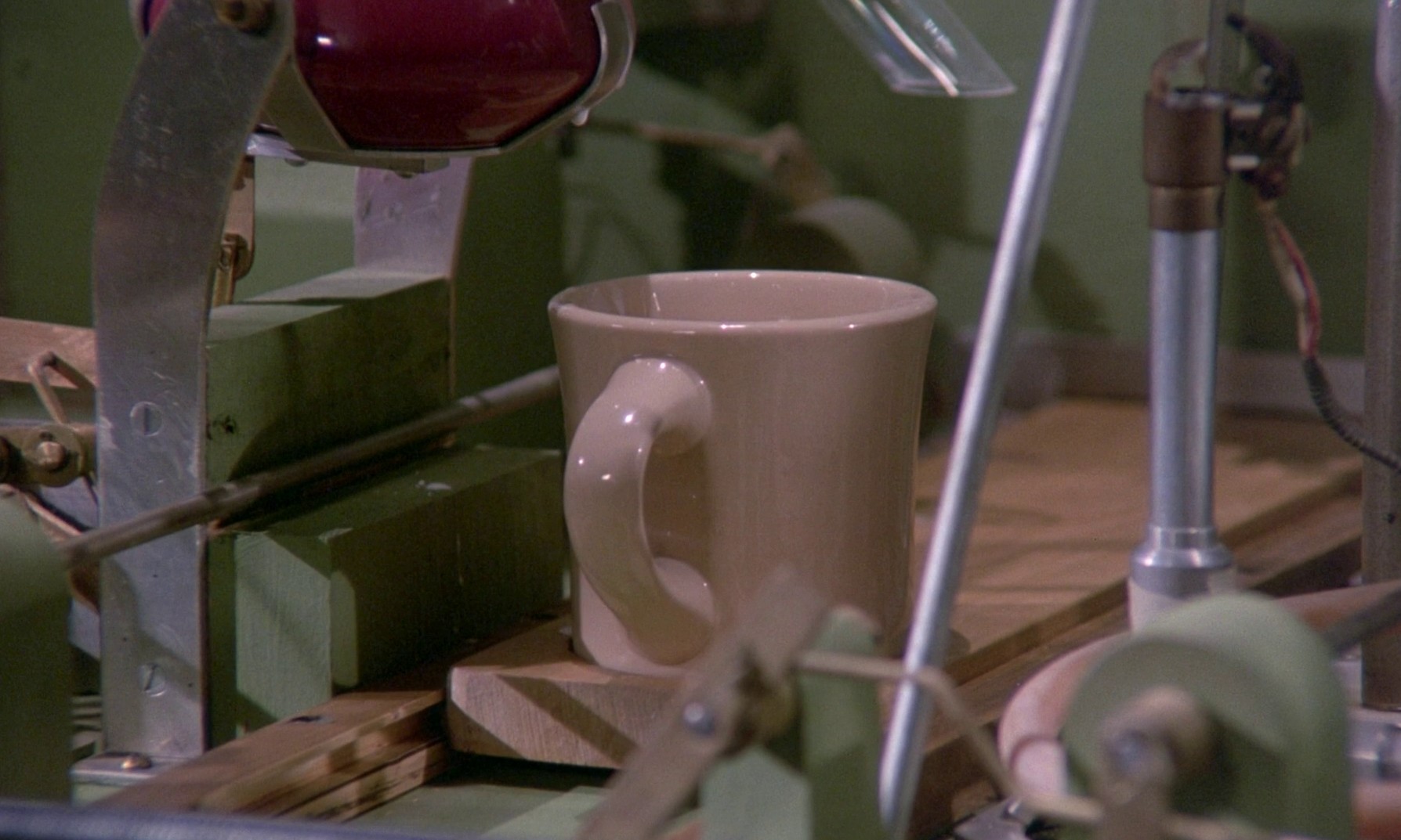 The Cat from Outer Space (1978) —  shot,  lighting