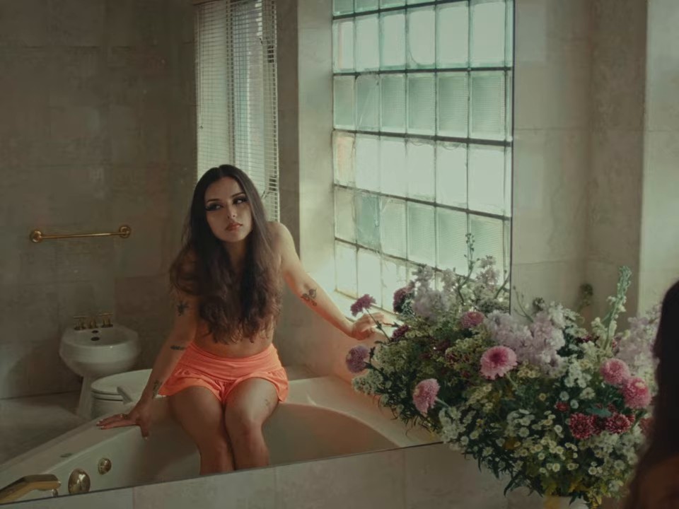 I Just Can't Be Alone (2024) —  shot,  lighting