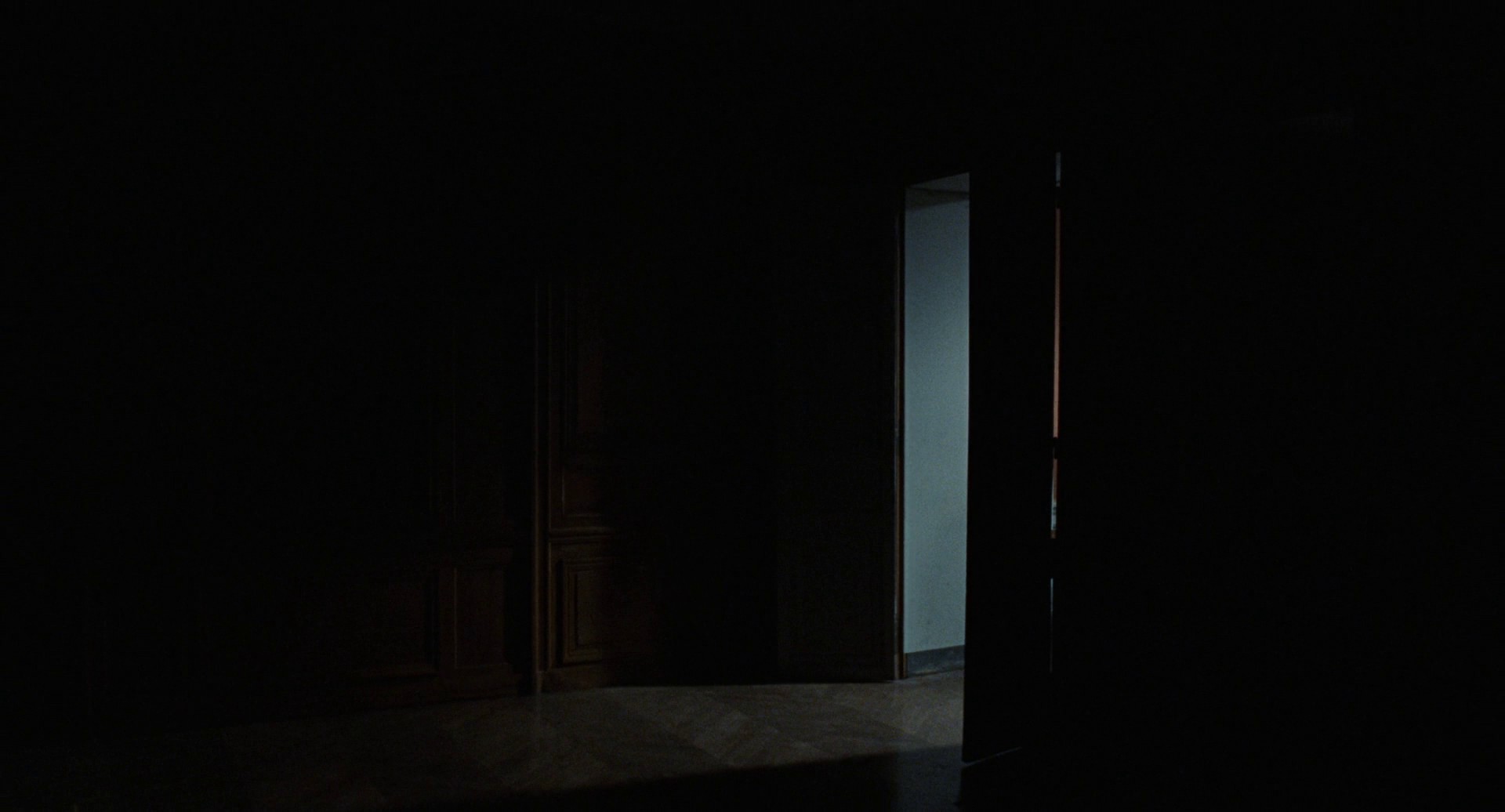 Code Unknown (2000) —  shot,  lighting