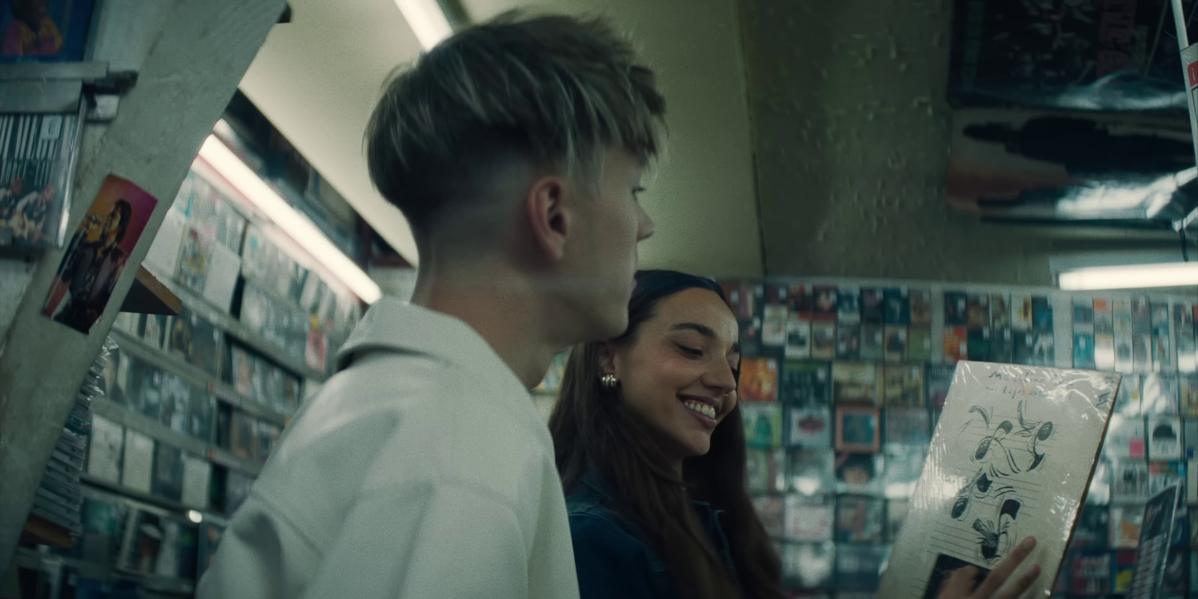 todas iguales (2024) —  shot,  lighting