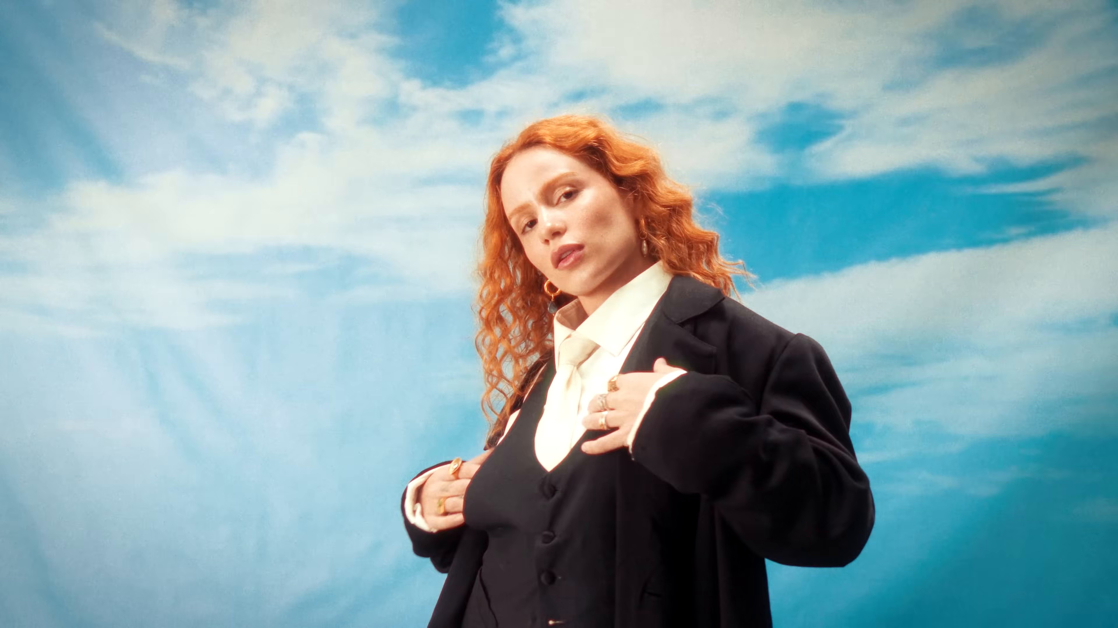 Que Pecado! (2025) —  shot,  lighting