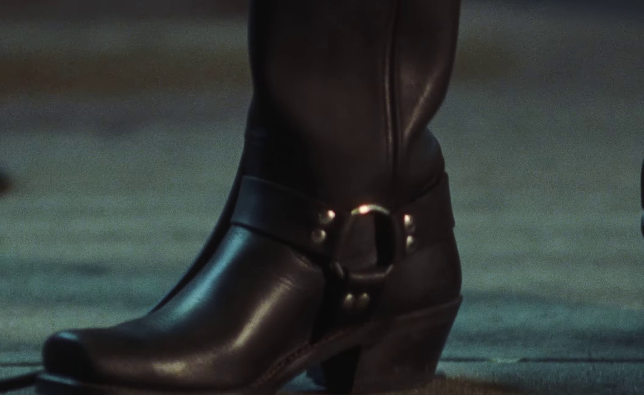 IT HURTS ME (2024) —  shot,  lighting