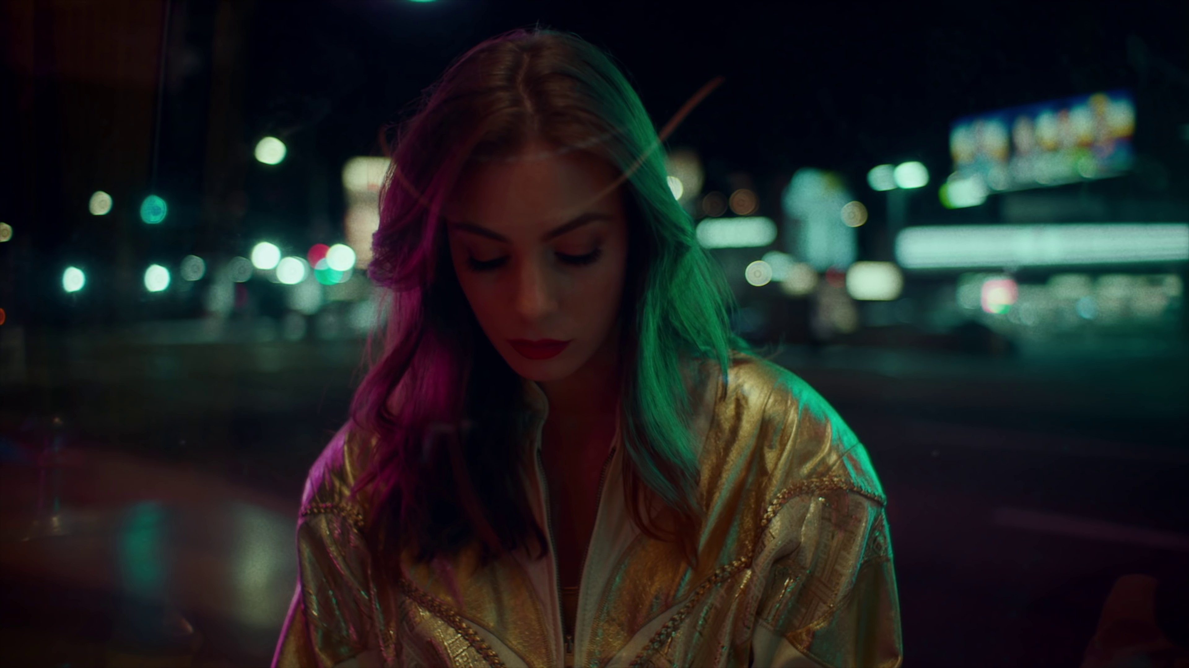 Tout savoir  (2022) —  shot,  lighting